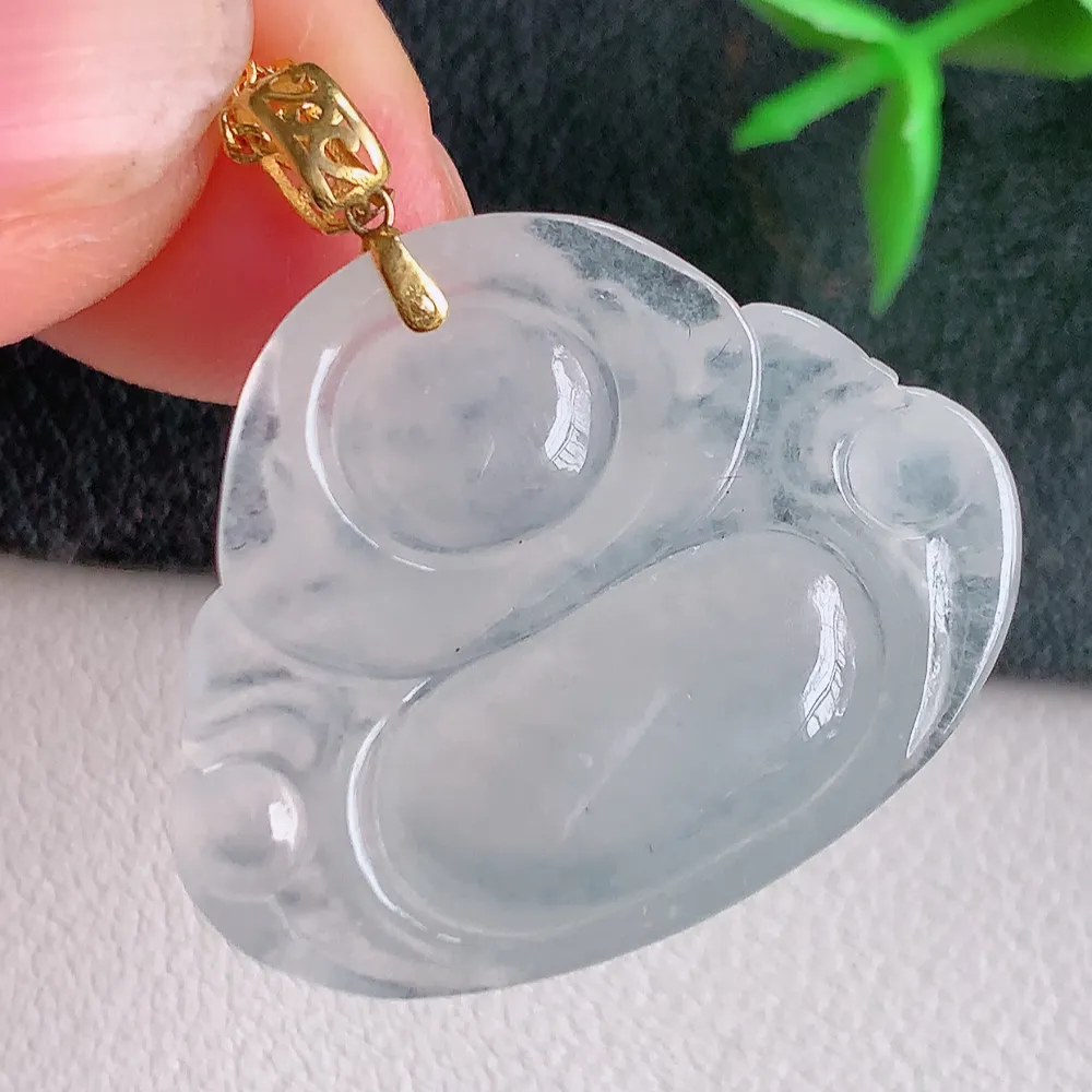 18k金扣冰润佛公挂件 玉质细腻  精雕弥勒佛，笑佛福耳垂肩，面相喜庆，开怀大笑，憨态可掬。惟妙惟肖，寓意福禄双全，吉祥美满，笑口常开 W141.2尺寸：23-28.5-5.6mm