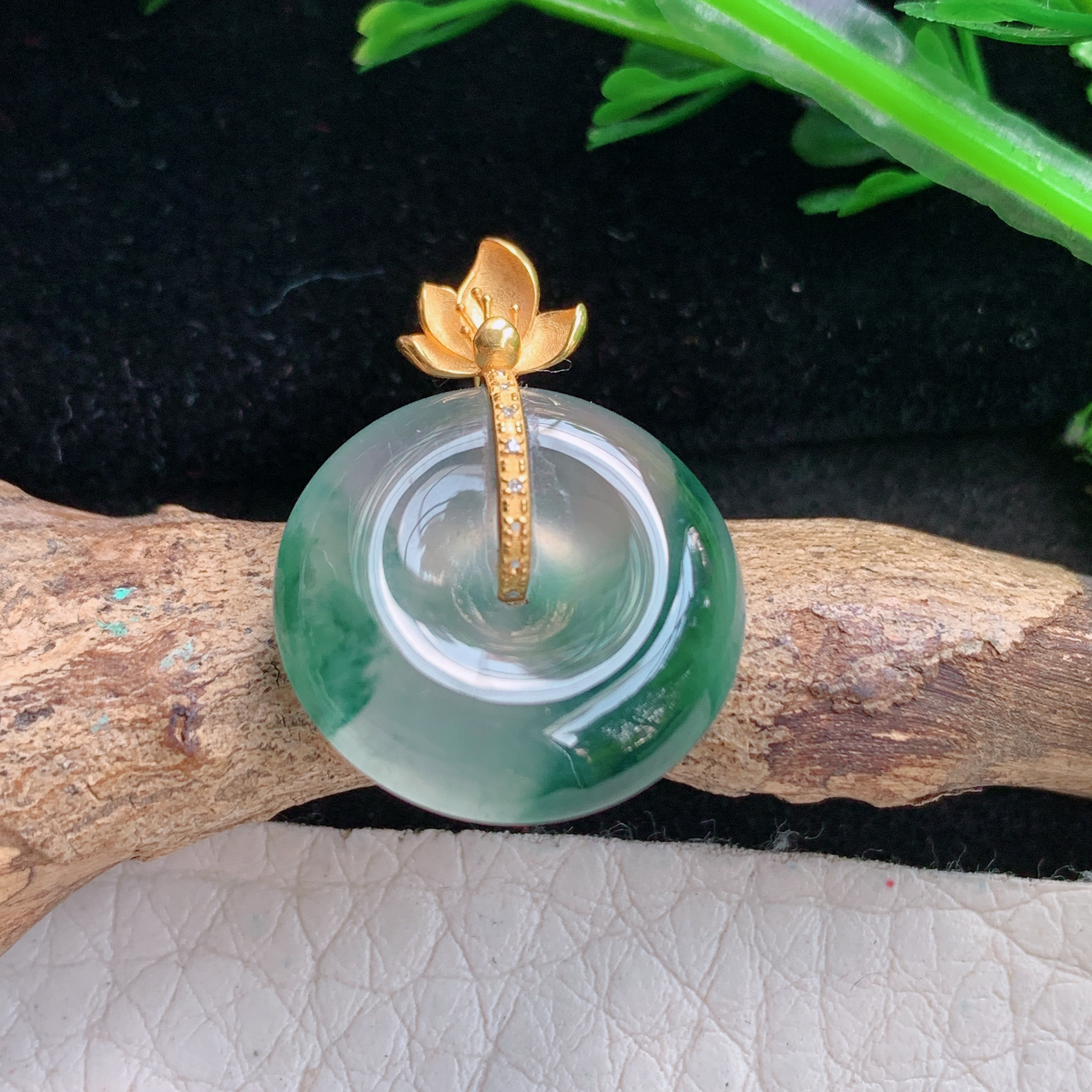 sd自然光23.8*17.8*6.2天然缅甸翡翠冰种小平安扣吊坠 镶18k金玉扣锁骨坠