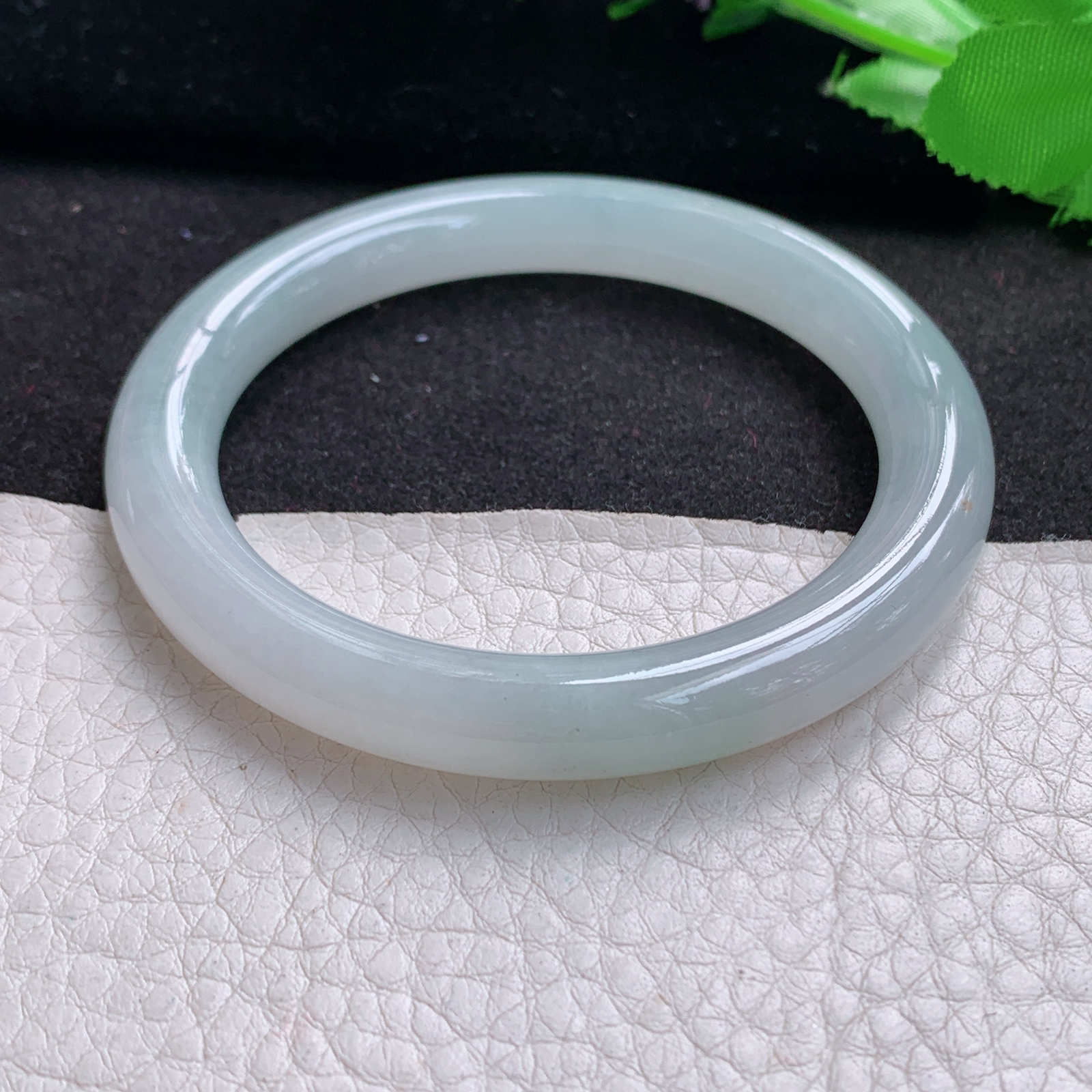 n纯美款54*8.8叮当镯 天然缅甸翡翠A货细润清爽圆条美人镯