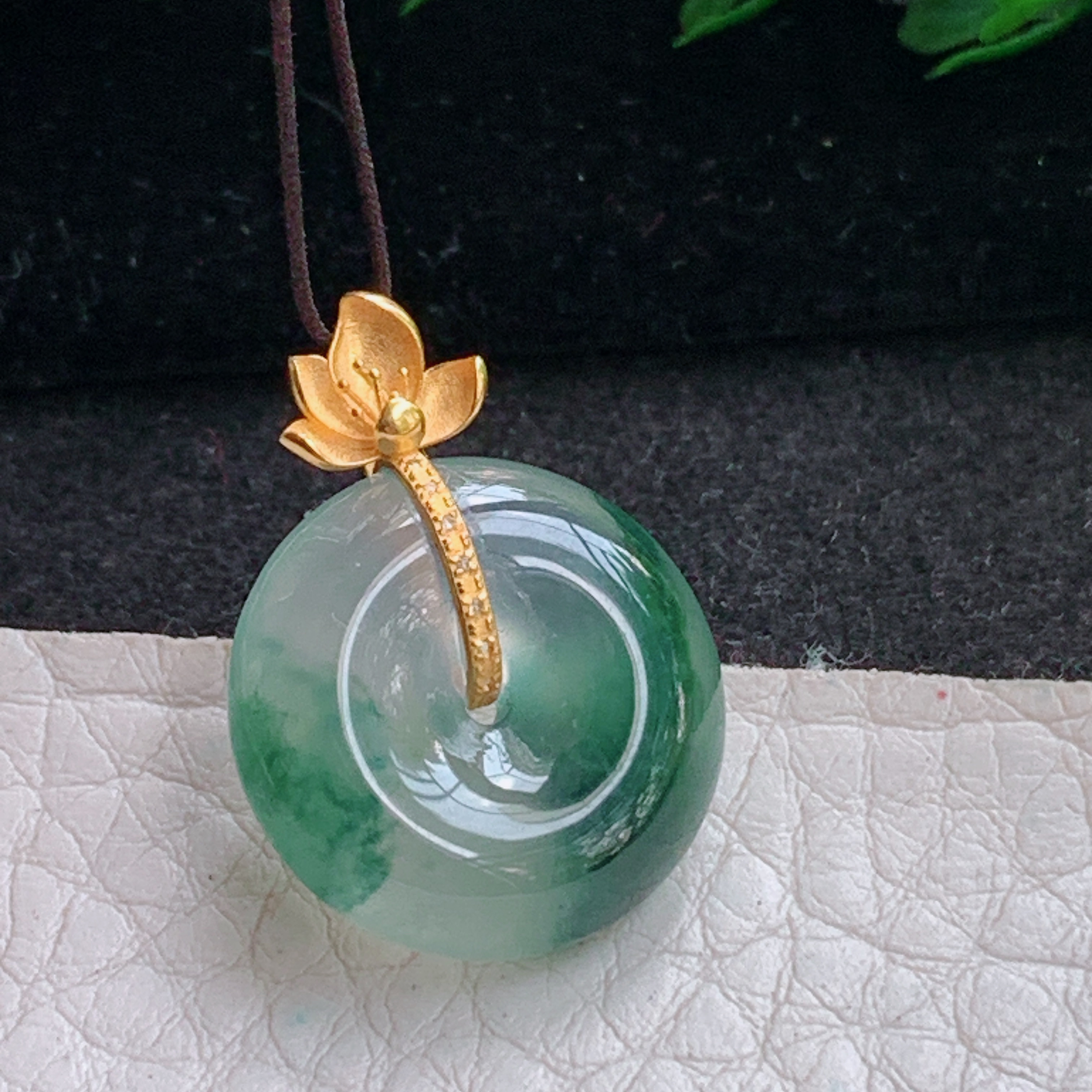 sd自然光23.8*17.8*6.2天然缅甸翡翠冰种小平安扣吊坠 镶18k金玉扣锁骨坠