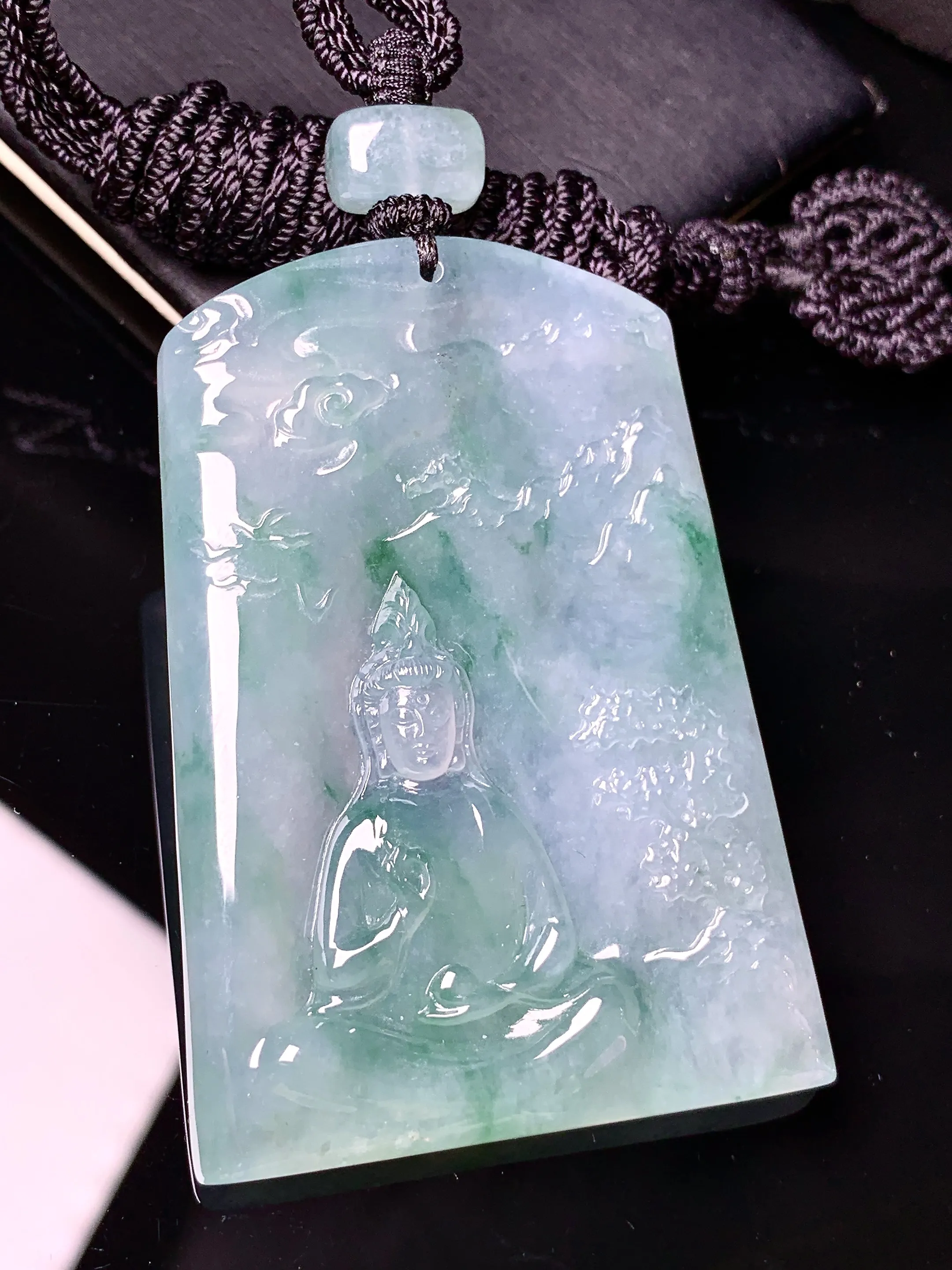 冰种飘花观音菩萨吊坠 玉质细腻清新 水润亮眼 整体尺寸57.2*40.2*6