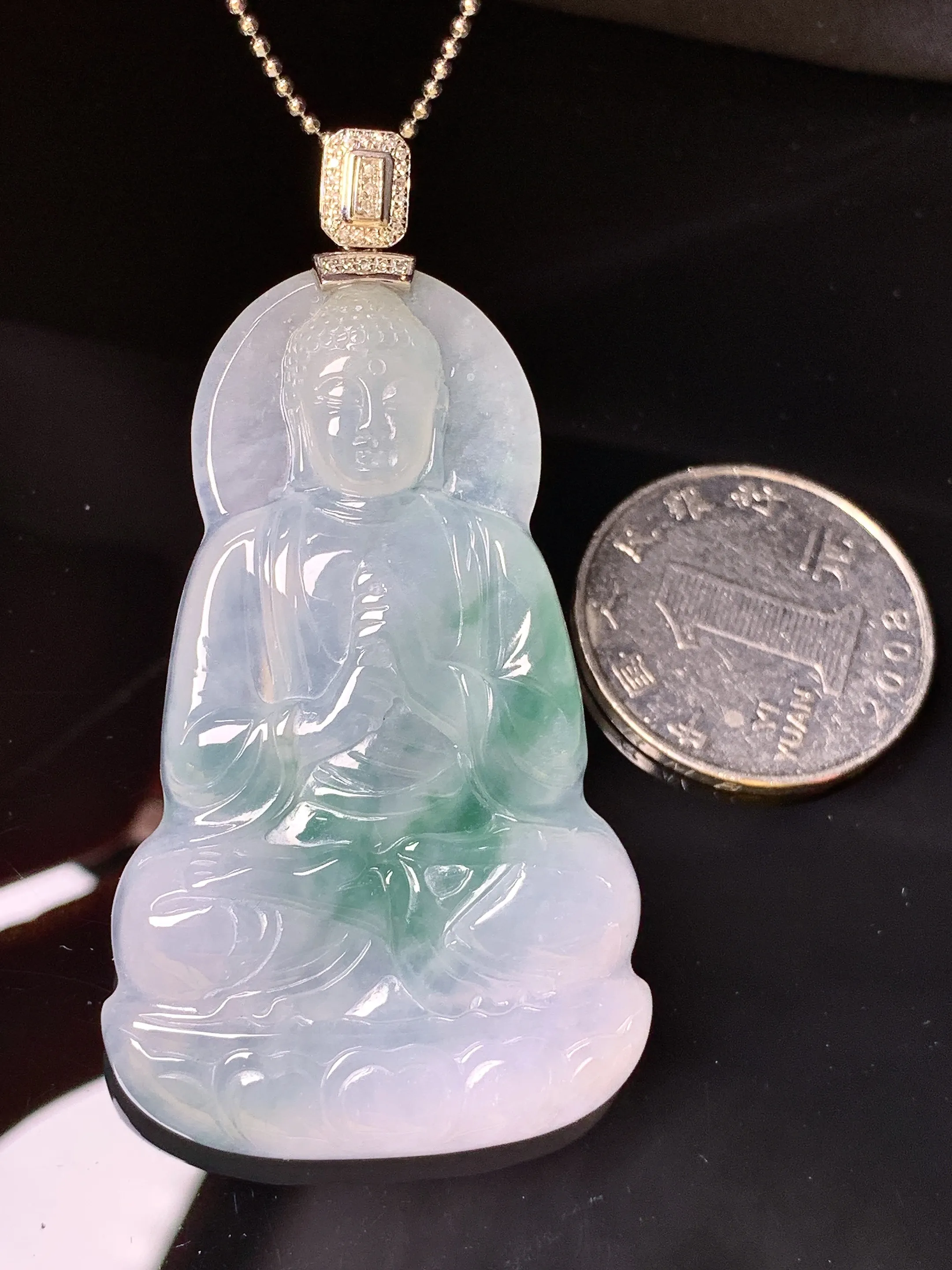 18k金钻镶嵌飘绿大日如来吊坠 玉质细腻清新 水润亮眼 整体尺寸61.2*32.6*5.5