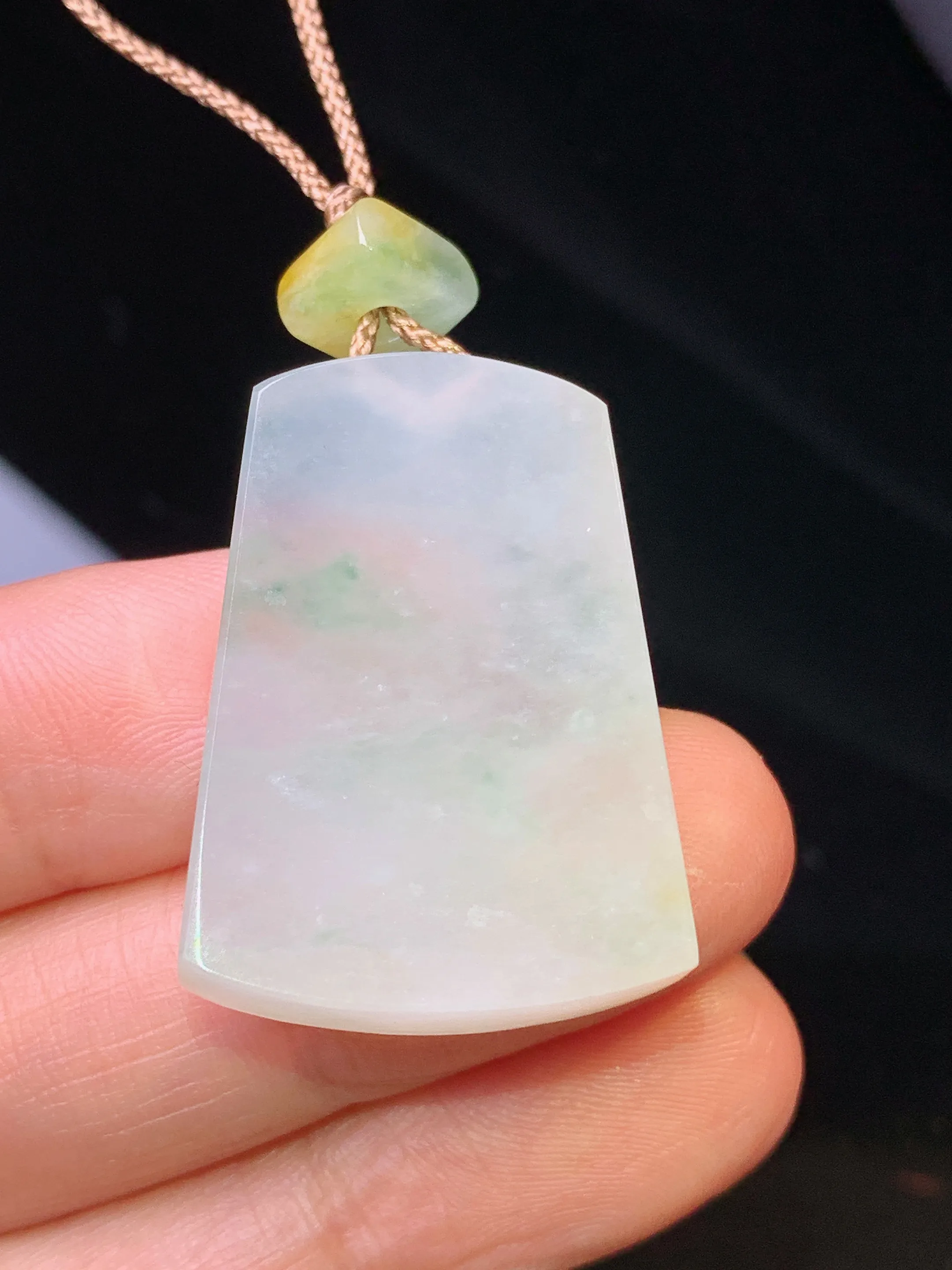 冰种飘花无事牌吊坠 玉质细腻清新 水润亮眼 整体尺寸30*21.5*6.2