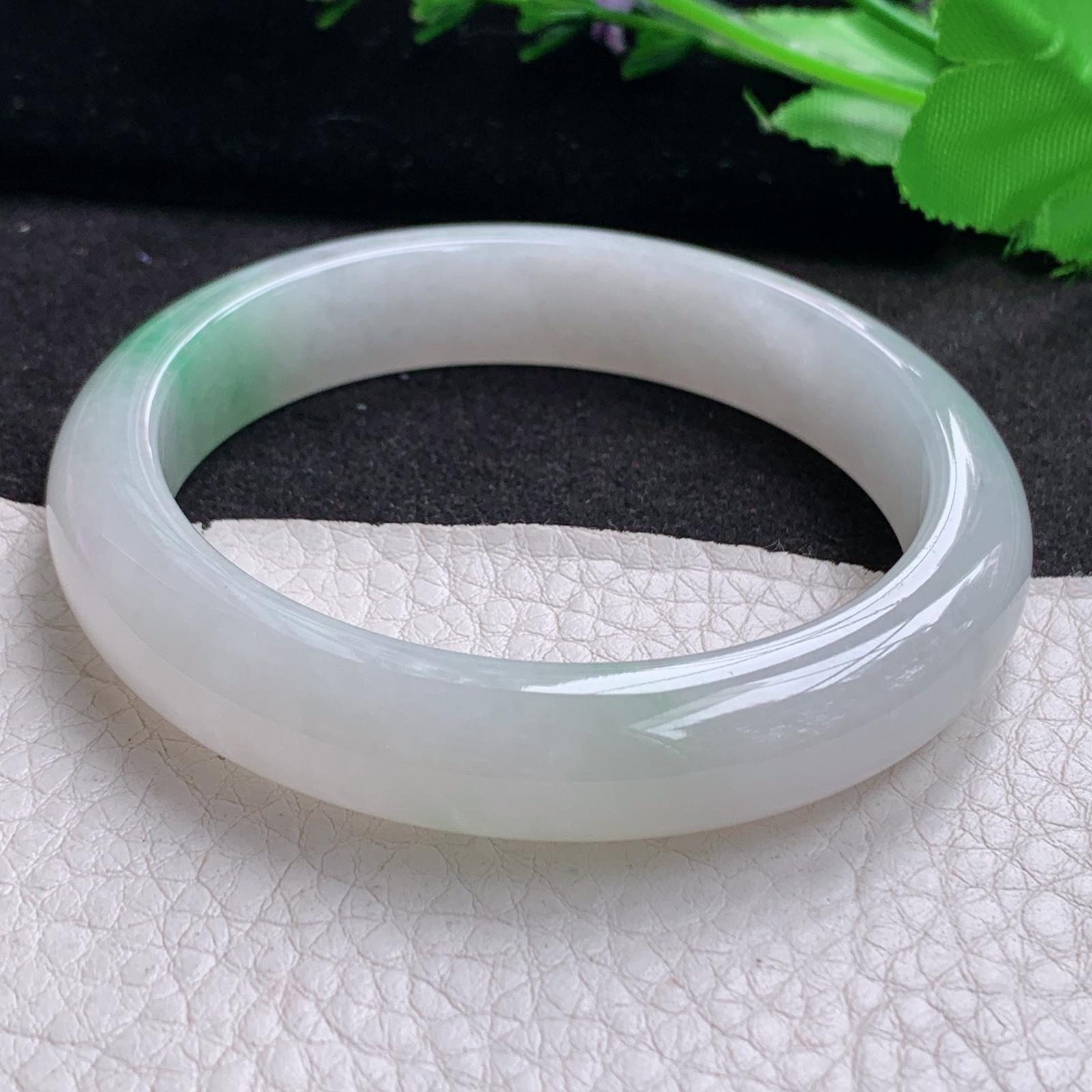 n清新年轻款56*11.8*8平安镯 天然缅甸翡翠A货胶润飘绿宽边玉手环