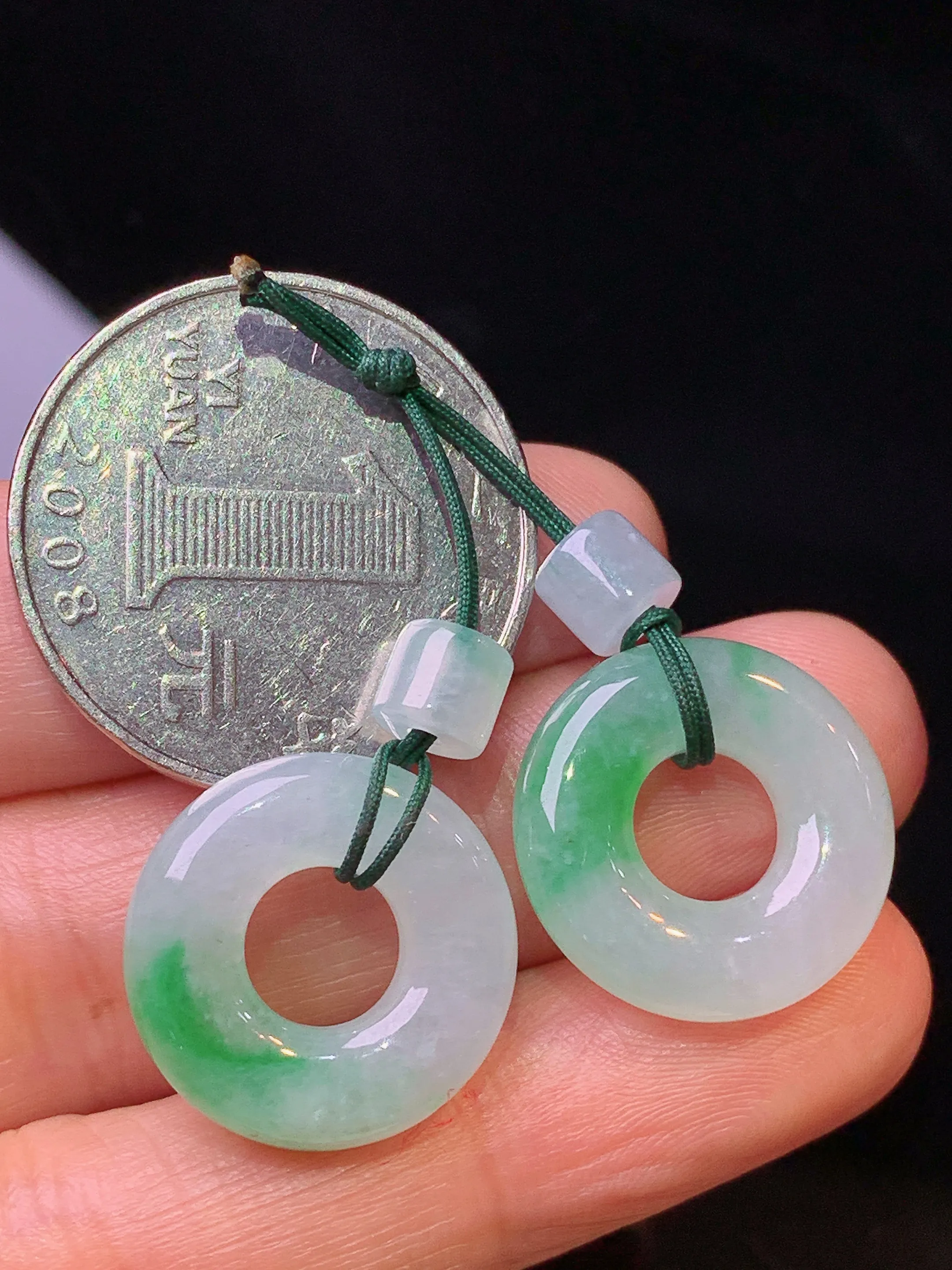 飘绿平安环一对 玉质细腻清新 水润亮眼 整体尺寸17.8*4.8