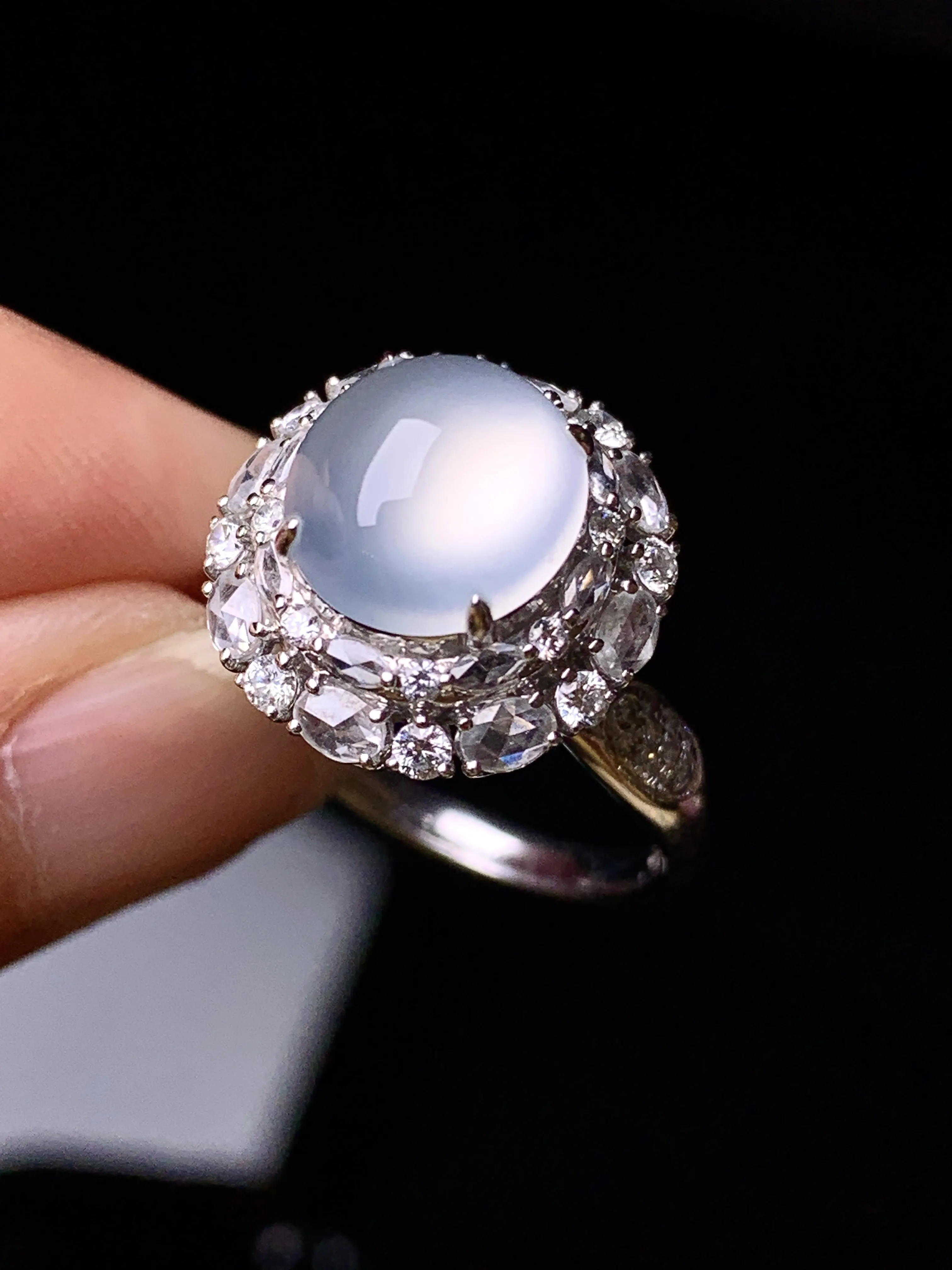 18k金钻镶嵌冰种蛋面戒指 玉质细腻清新 水润亮眼 圈口14.5 整体尺寸15.5*15*12.5