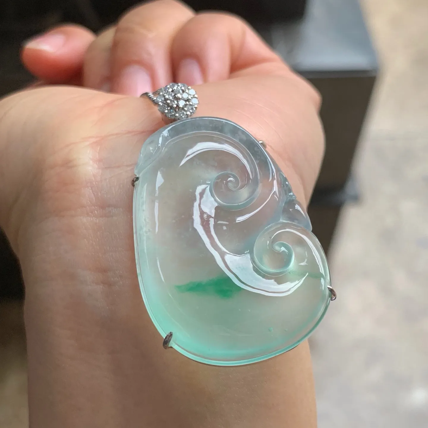 冰种绿花如意 冰透起光 胶感满满 18K金镶嵌