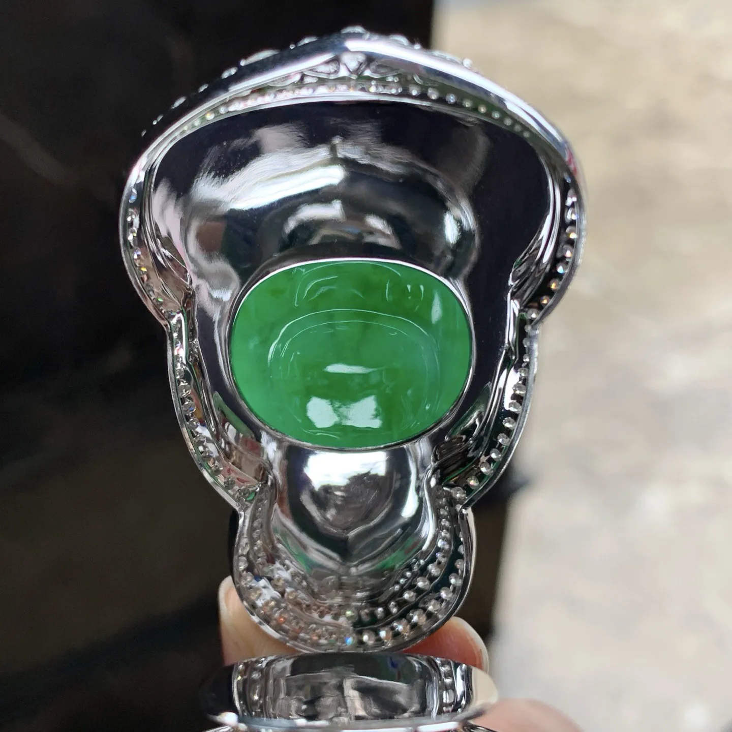 金钻镶嵌辣绿色观音^_^鲜艳 好看