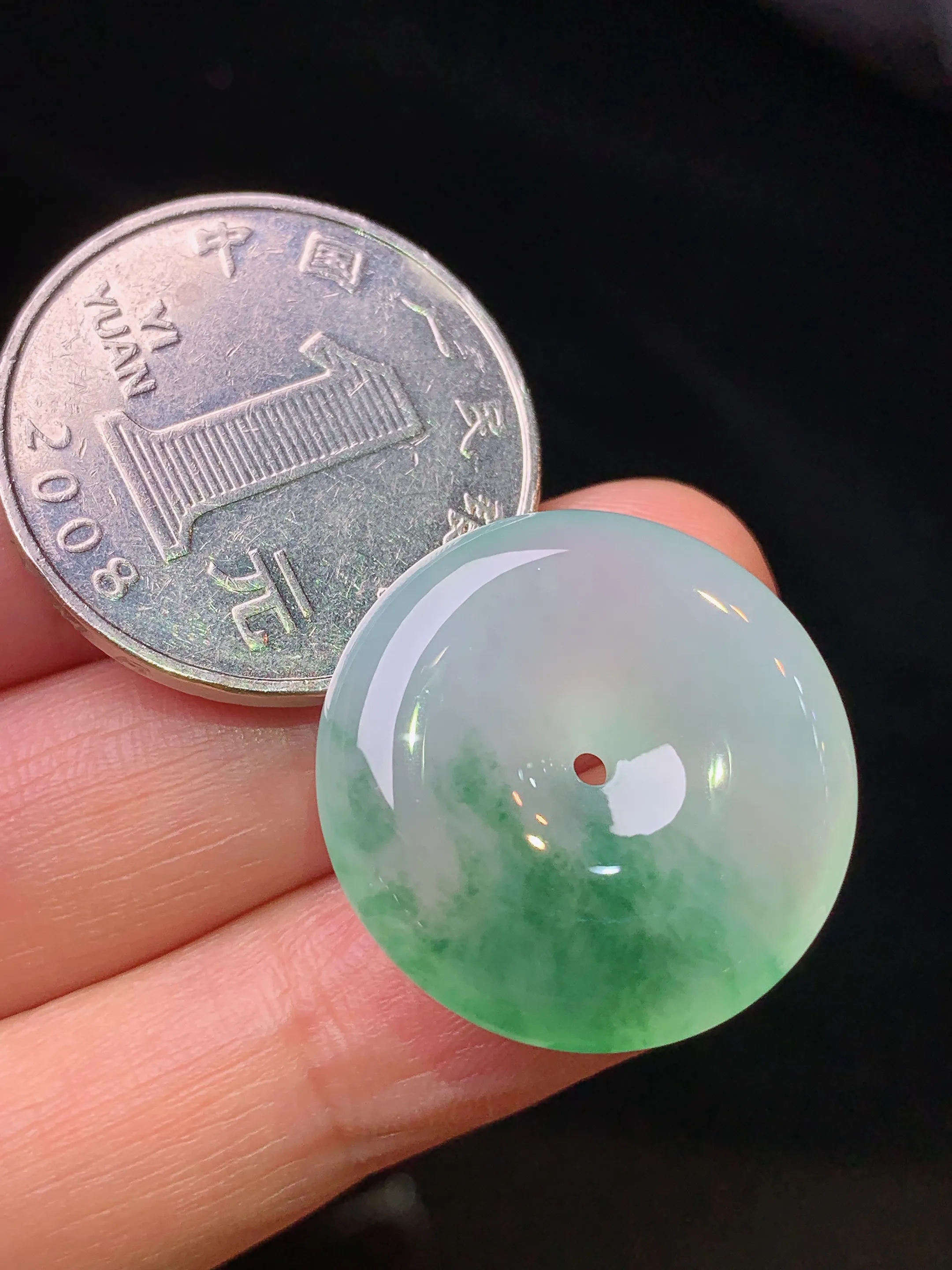 冰种飘绿平安扣吊坠 玉质细腻清新 水润亮眼 整体尺寸23.3*5.7