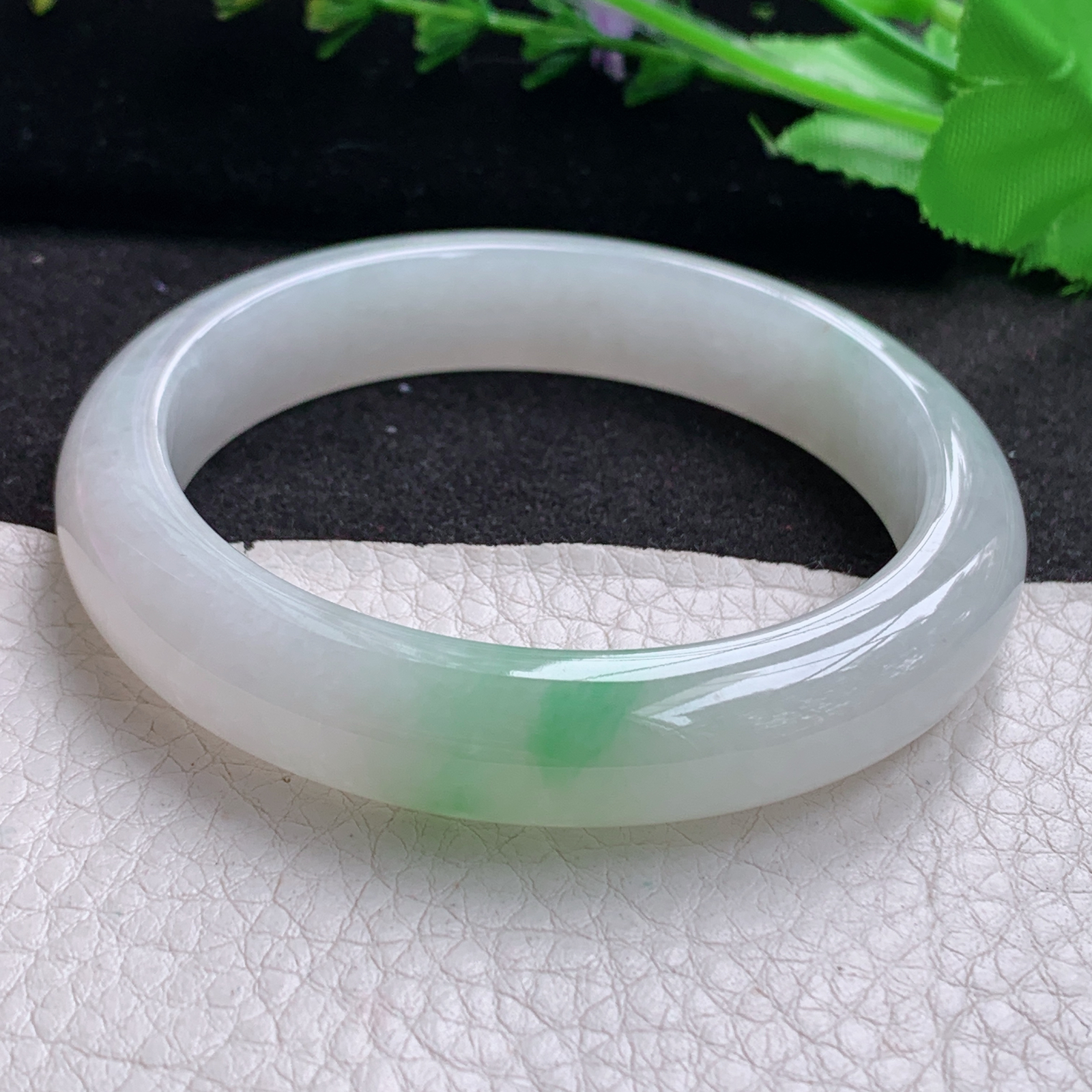 n清新年轻款56*11.8*8平安镯 天然缅甸翡翠A货胶润飘绿宽边玉手环