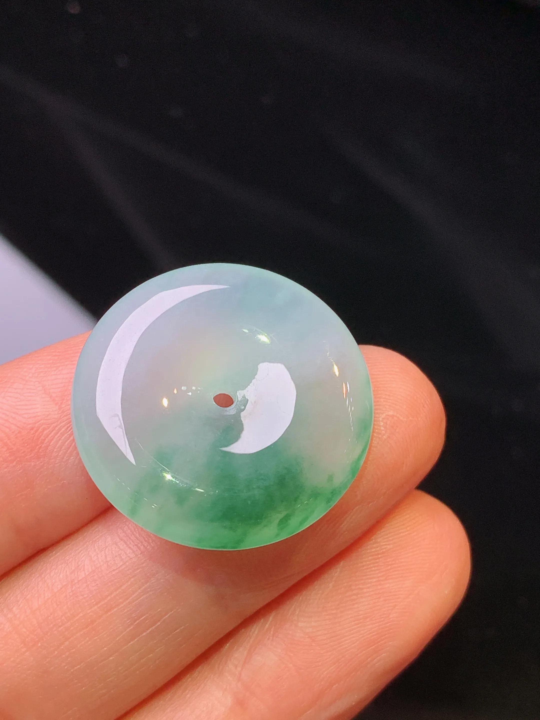 冰种飘绿平安扣吊坠 玉质细腻清新 水润亮眼 整体尺寸23.3*5.7