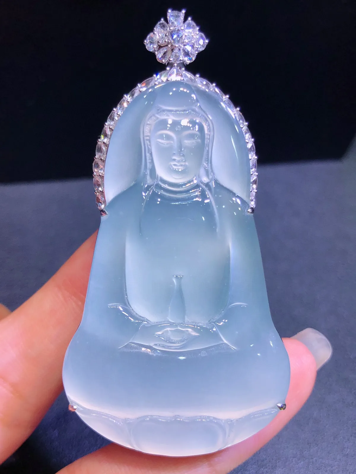 18K金镶 茅台白观音吊坠 完美 水润起光 品相饱满 苹果手机拍摄，实物更好看