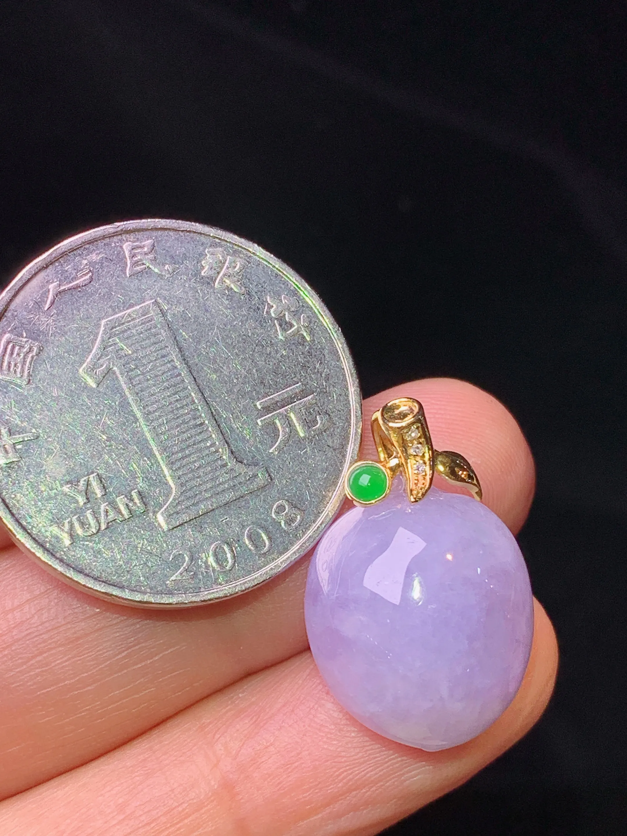 18k金钻镶嵌紫罗兰寿桃吊坠 玉质细腻清新 水润亮眼 整体尺寸21.6*14.2*9.6