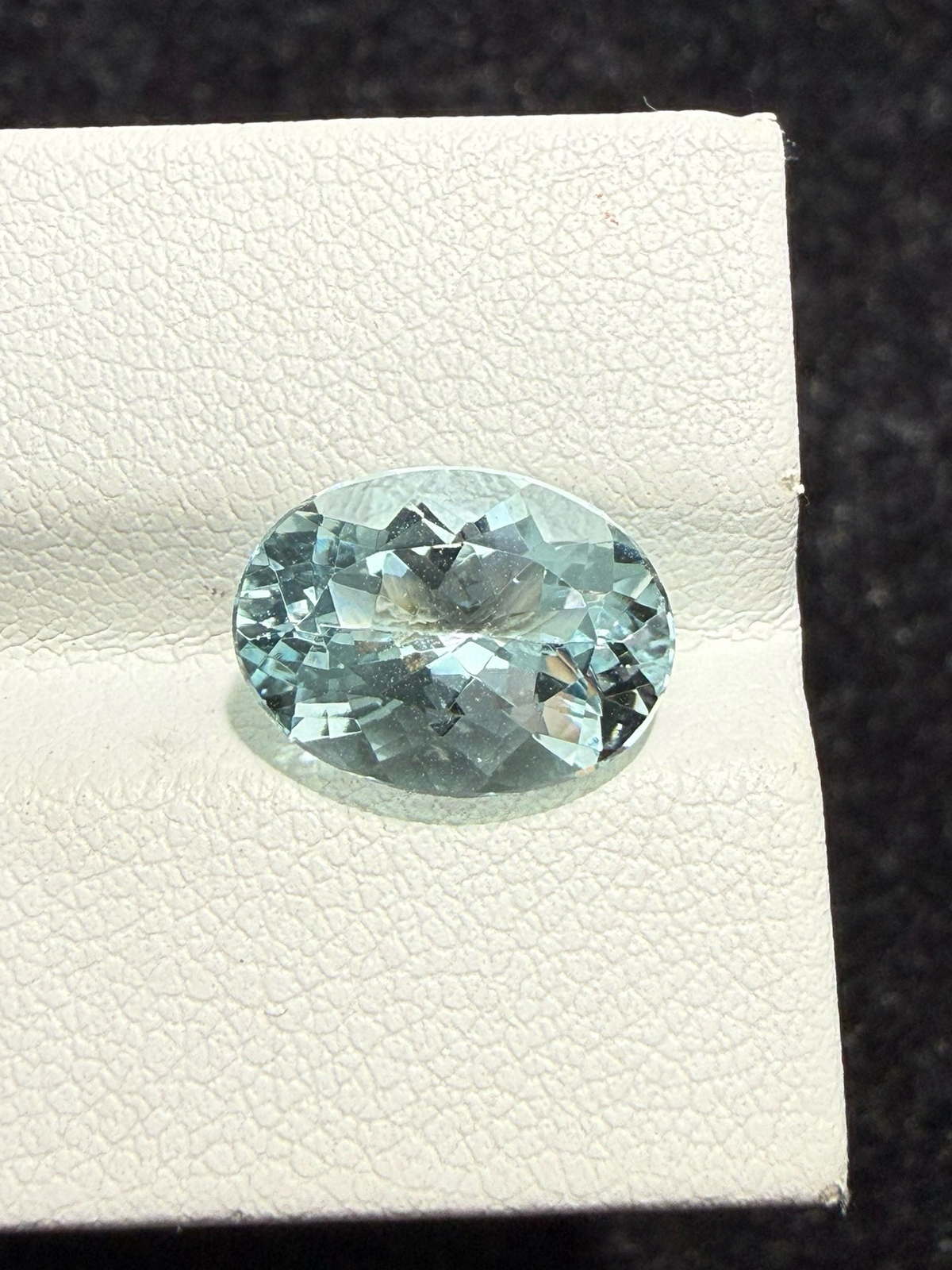 3.59克拉天然海蓝宝戒面裸石，颜色超美，火彩超好，尺寸：12*8.9*6.1mm