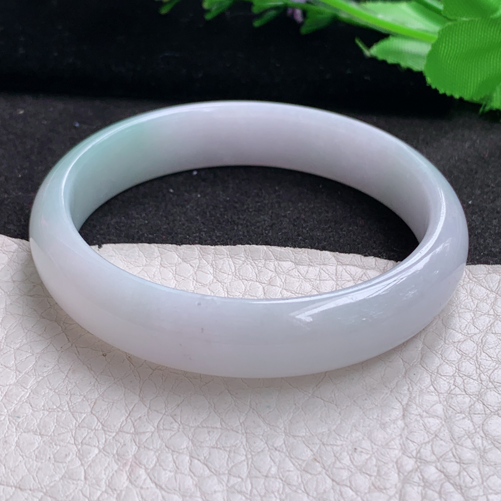 n清新款55*12.8*6.3平安镯 天然缅甸翡翠A货细润清新宽边玉手环