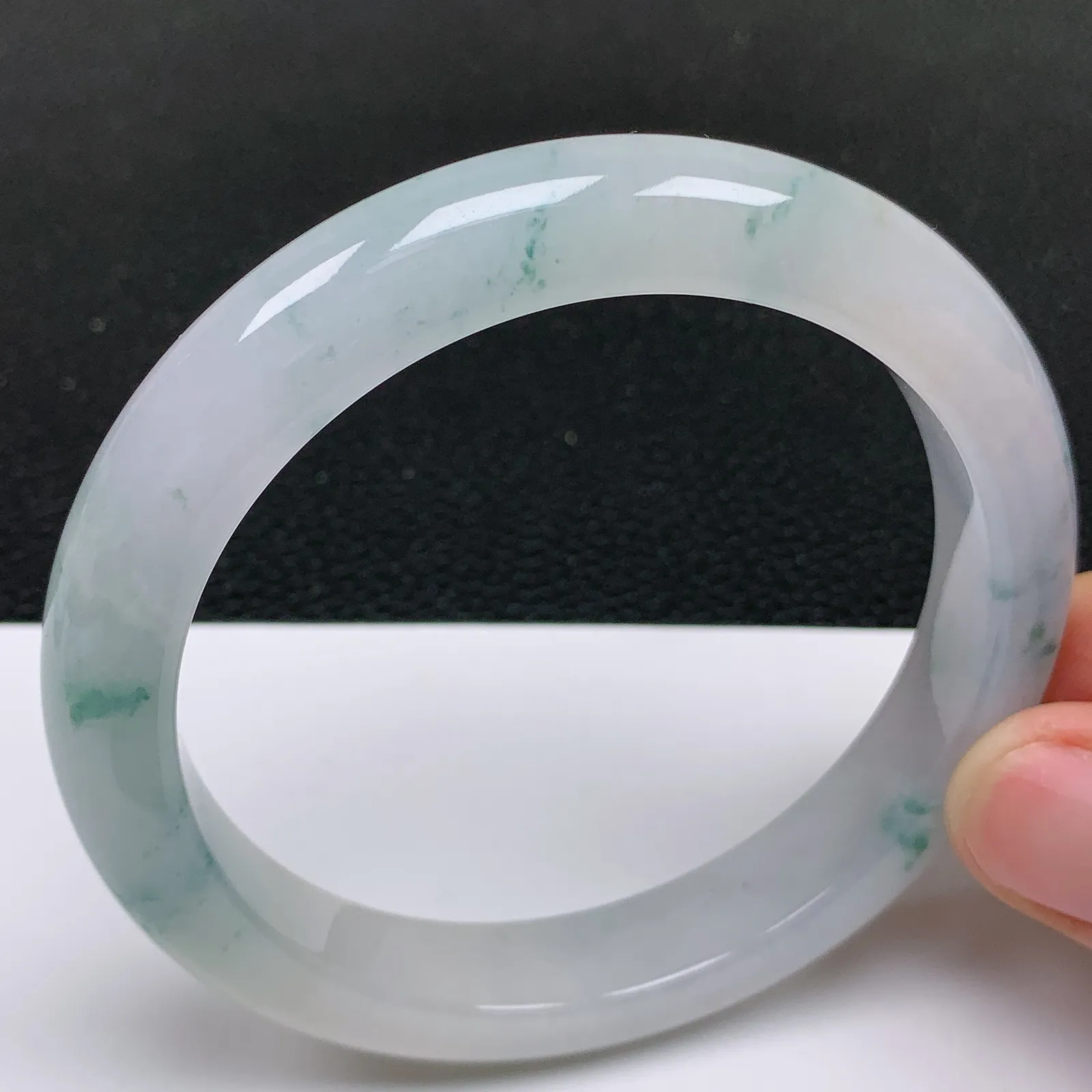 63大圈口 天然翡翠老坑冰润飘花手镯 尺寸63*11.8*9.3mm