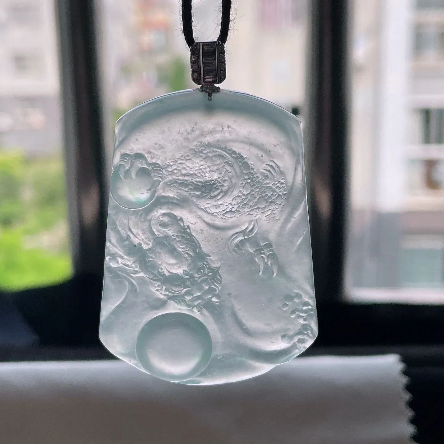 18K 冰种·龙牌

裸53.7-39.4-5.8