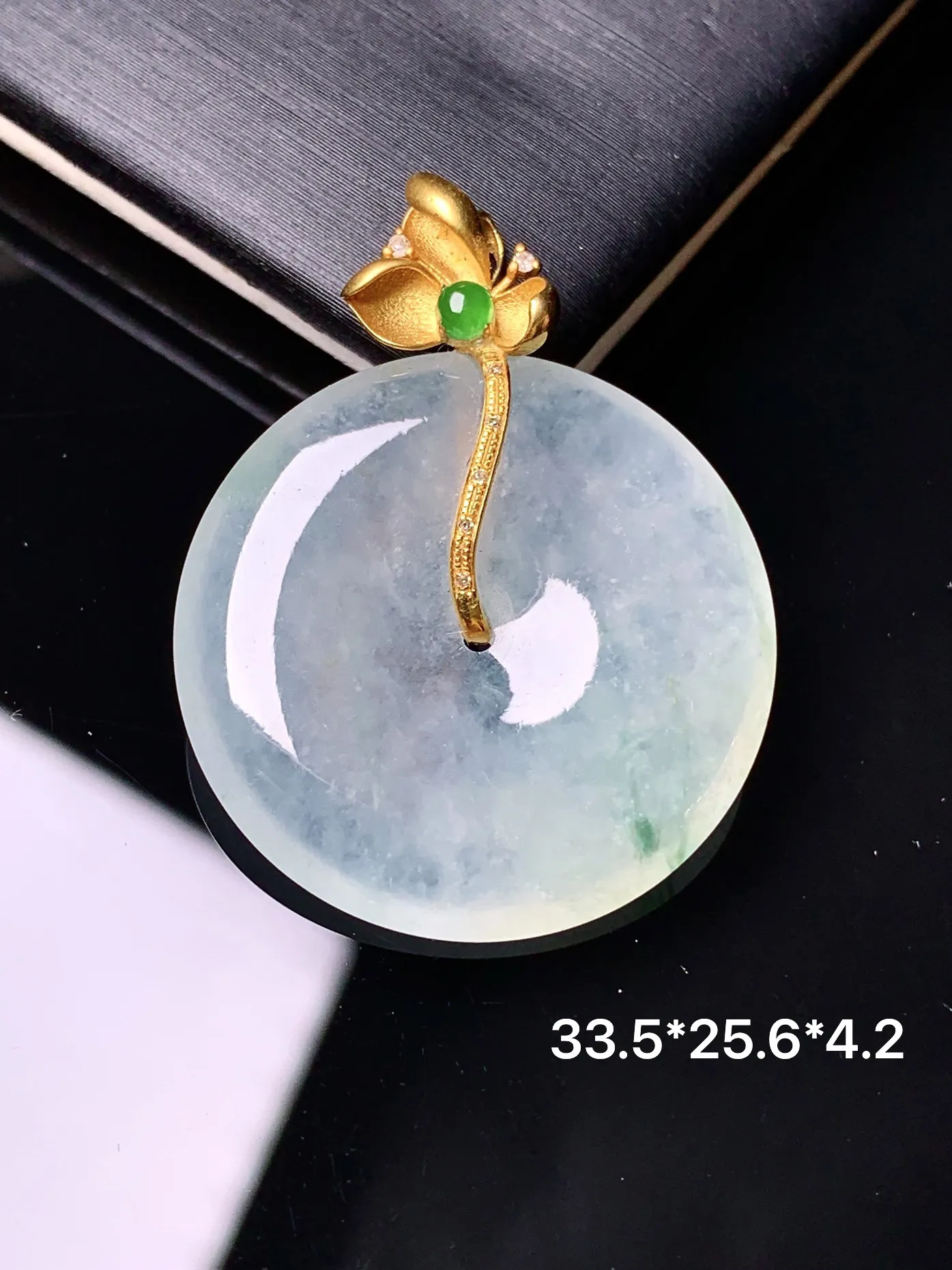 18k金钻镶嵌冰种平安扣吊坠 玉质细腻清新 水润亮眼 整体尺寸33.5*25.6*4.2