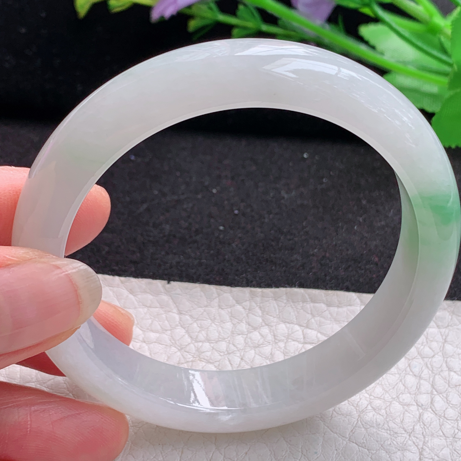 n清新年轻款56*11.8*8平安镯 天然缅甸翡翠A货胶润飘绿宽边玉手环