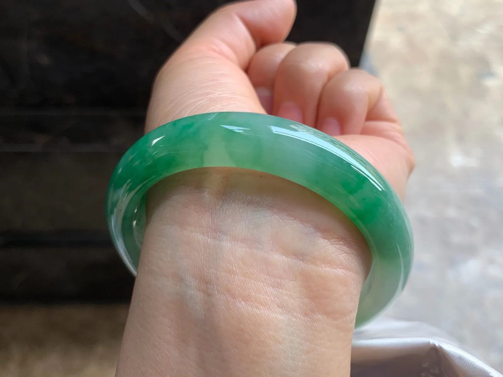 58-12.3-8.2mm
带色手镯 底子细腻 颜色漂亮 性价比推荐