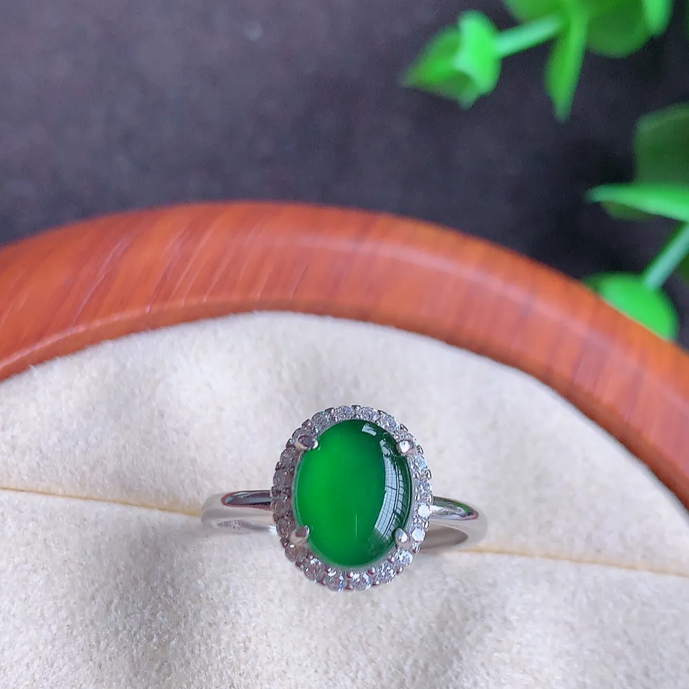 冰润满绿精美环形翡翠戒指  玉质细腻  冰清玉润  飘花灵动  颜色漂亮  W481.2 内径尺寸：