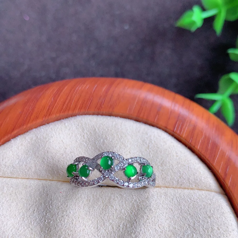 冰润满绿精美环形翡翠戒指  玉质细腻  冰清玉润  飘花灵动  颜色漂亮  W481.2 内径尺寸：