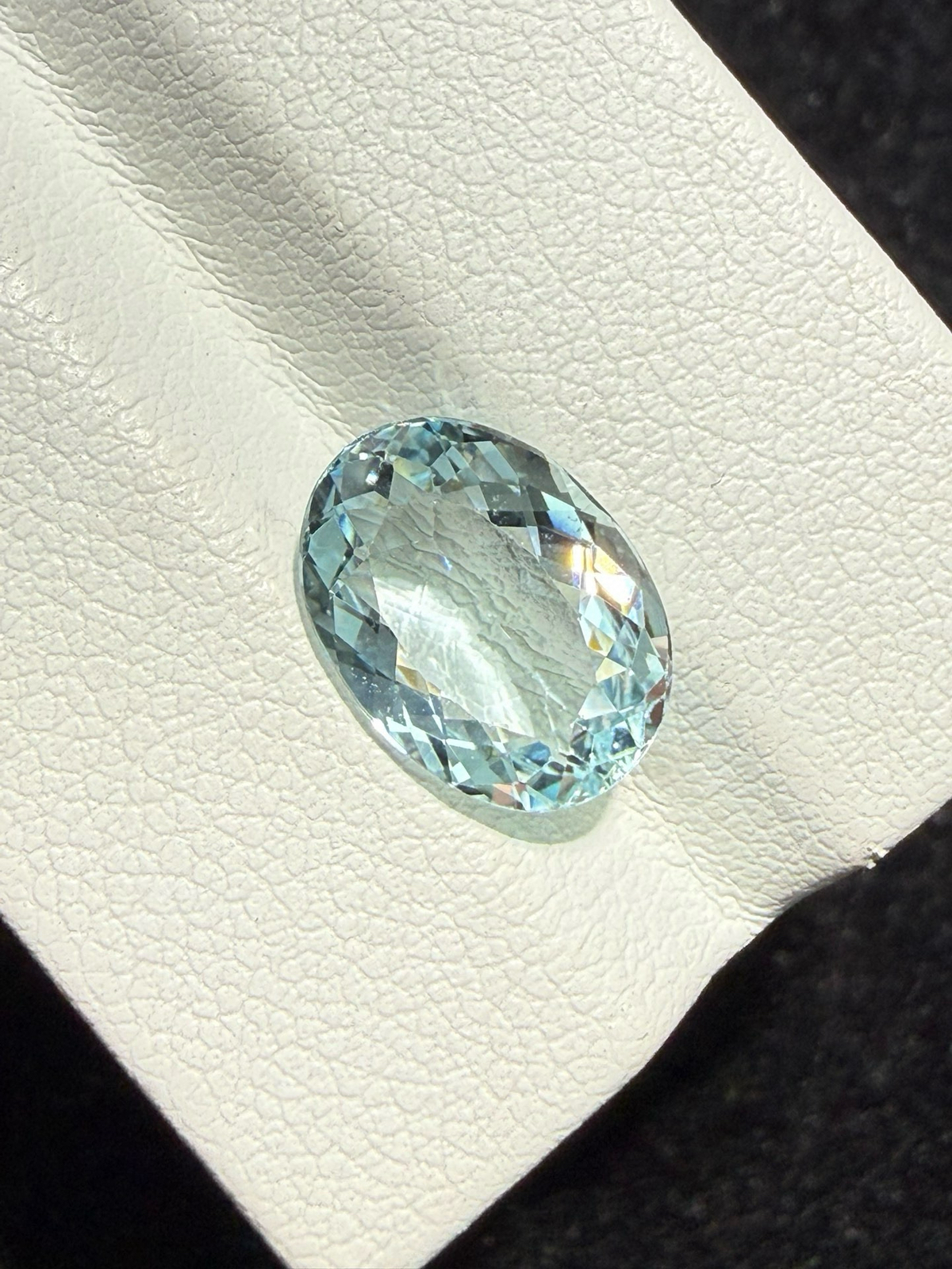 3.13克拉天然海蓝宝戒面裸石，颜色超美，火彩超好，尺寸：11.6*8.6*4.9mm