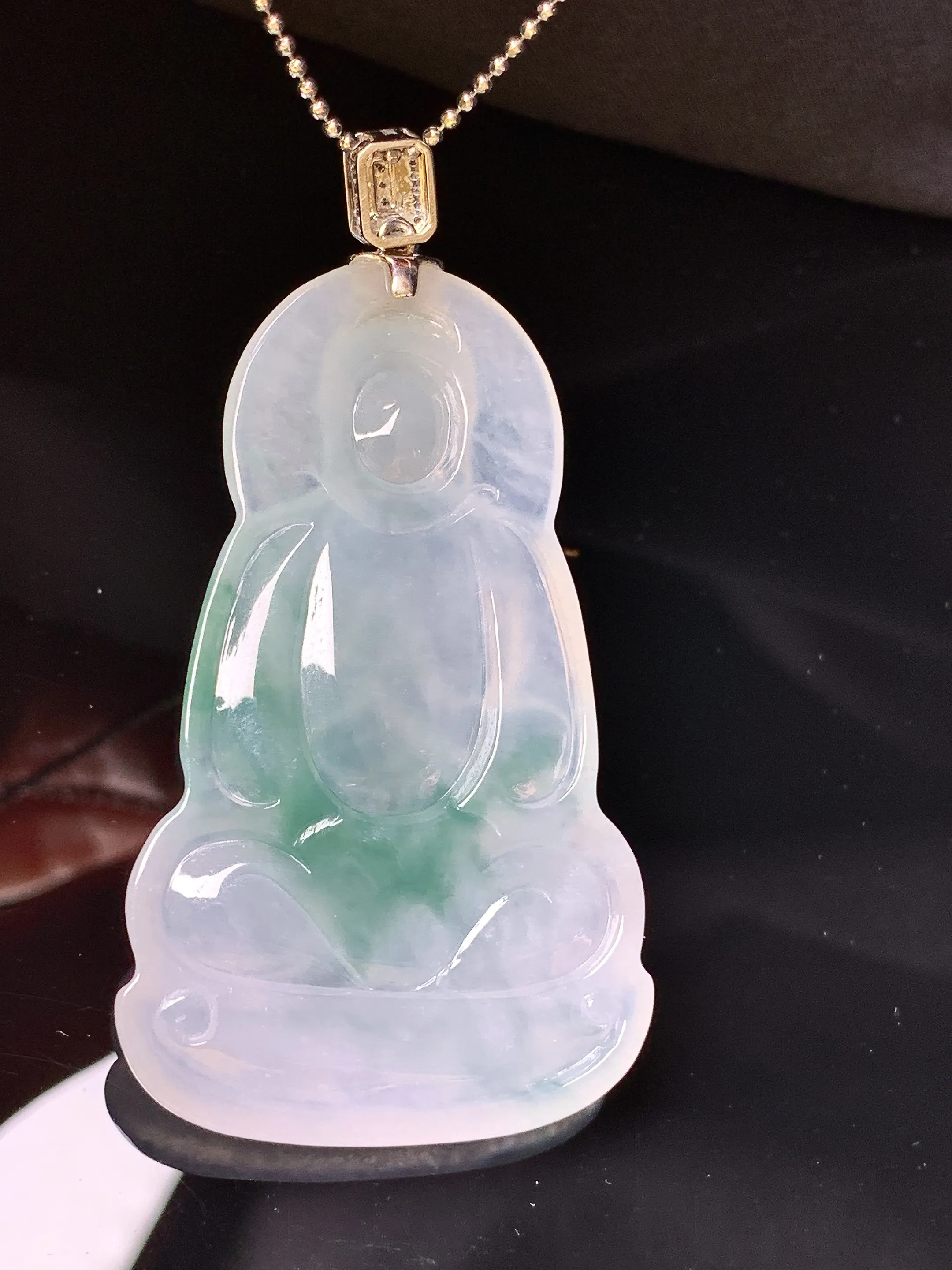 18k金钻镶嵌飘绿大日如来吊坠 玉质细腻清新 水润亮眼 整体尺寸61.2*32.6*5.5