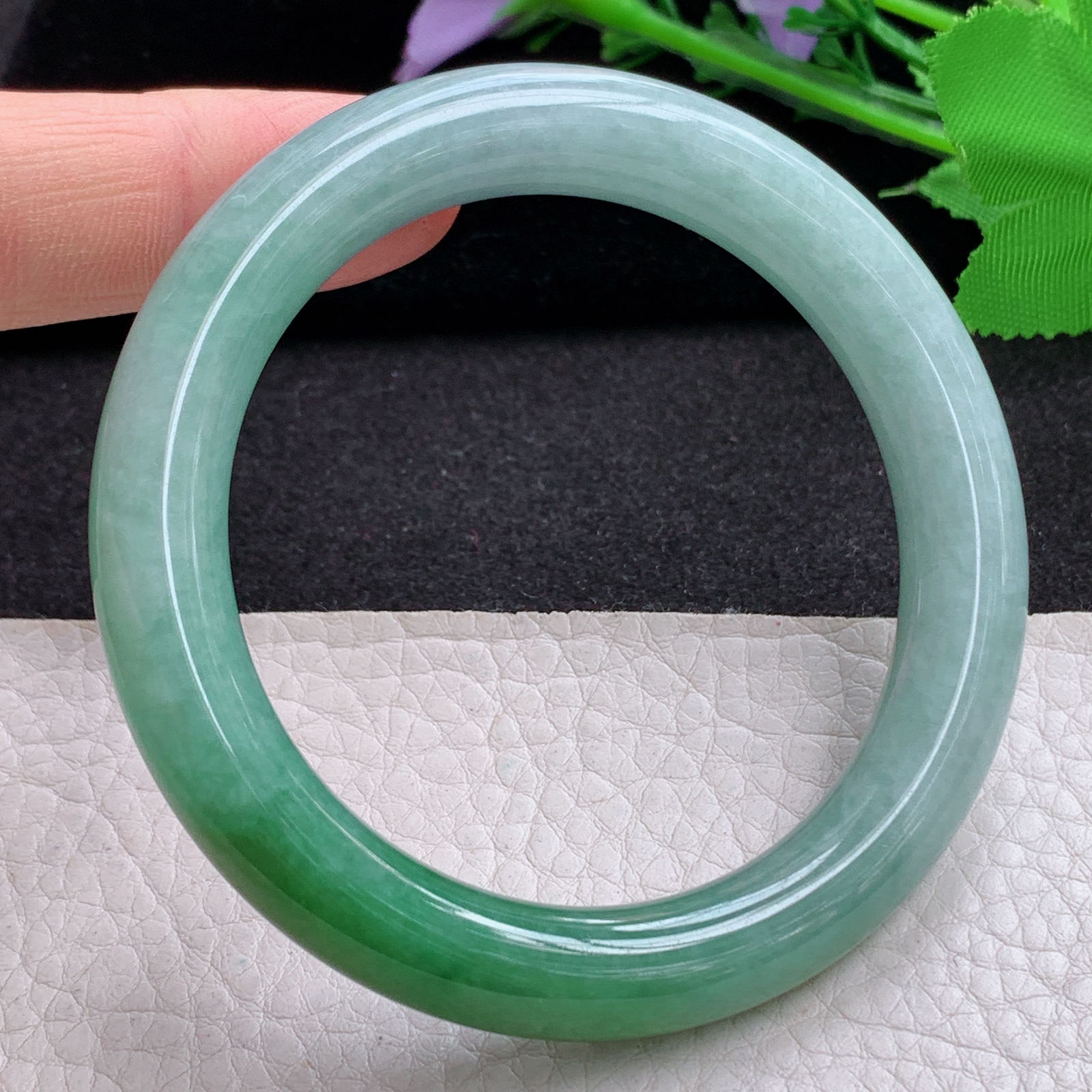 yw招财款54*40*9.6美人镯 天然缅甸翡翠A货细润半山水圆条叮当镯