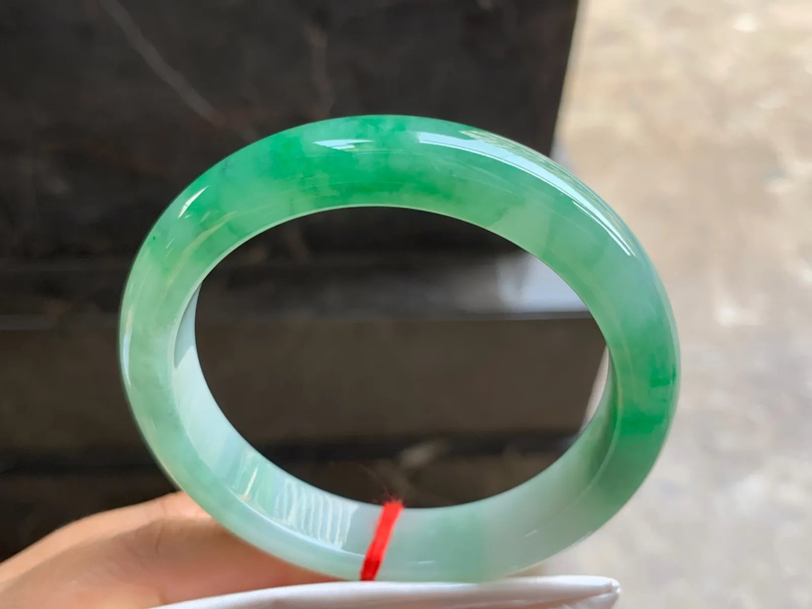 58-12.3-8.2mm
带色手镯 底子细腻 颜色漂亮 性价比推荐