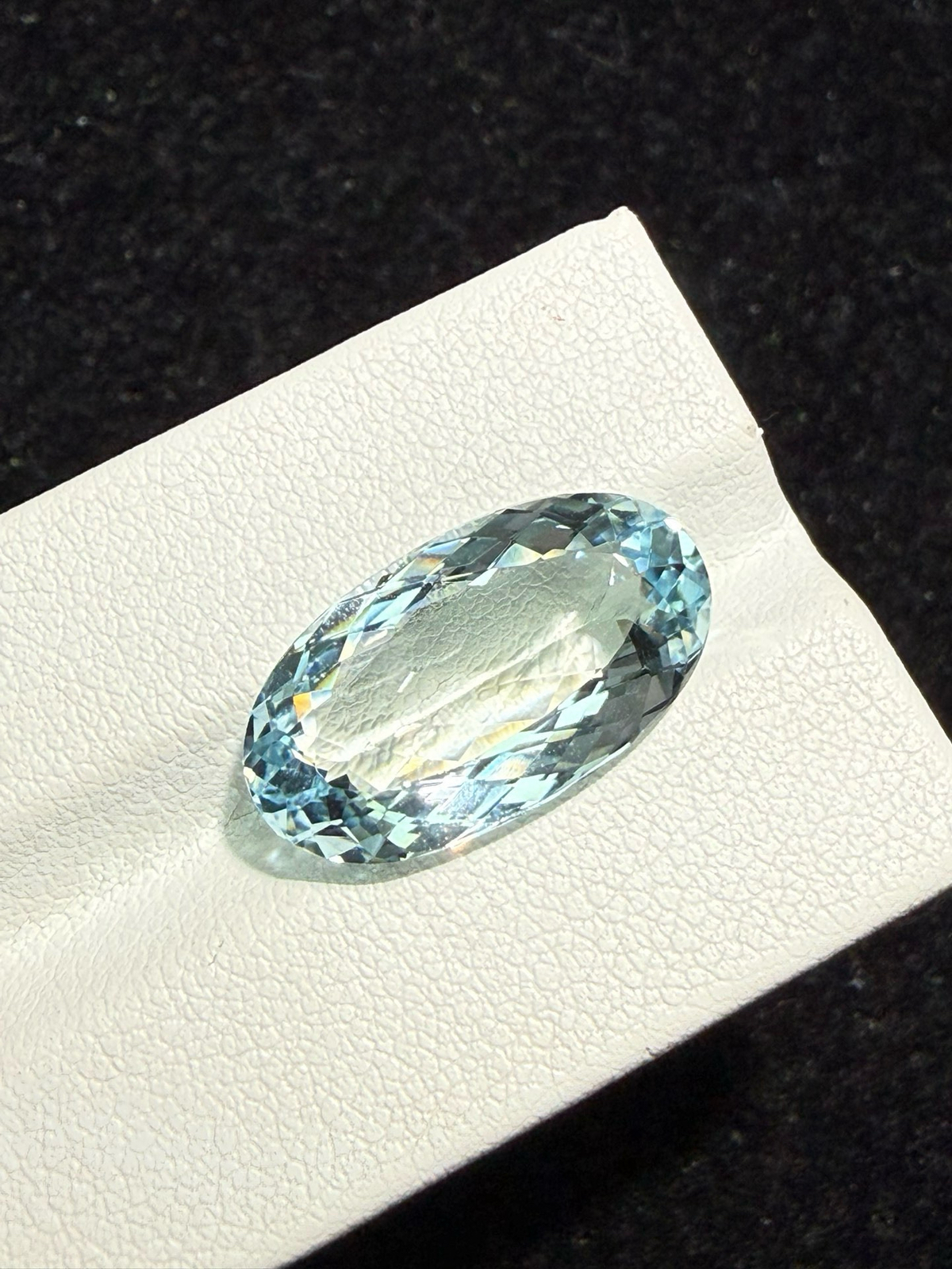 8.545克拉天然海蓝宝戒面裸石，颜色超美，火彩超好，尺寸：19.5*10.9*6mm