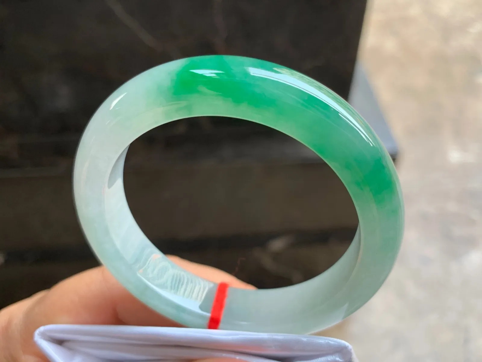 54-12.5-9mm
带色手镯 底子细腻 颜色漂亮 上手大气