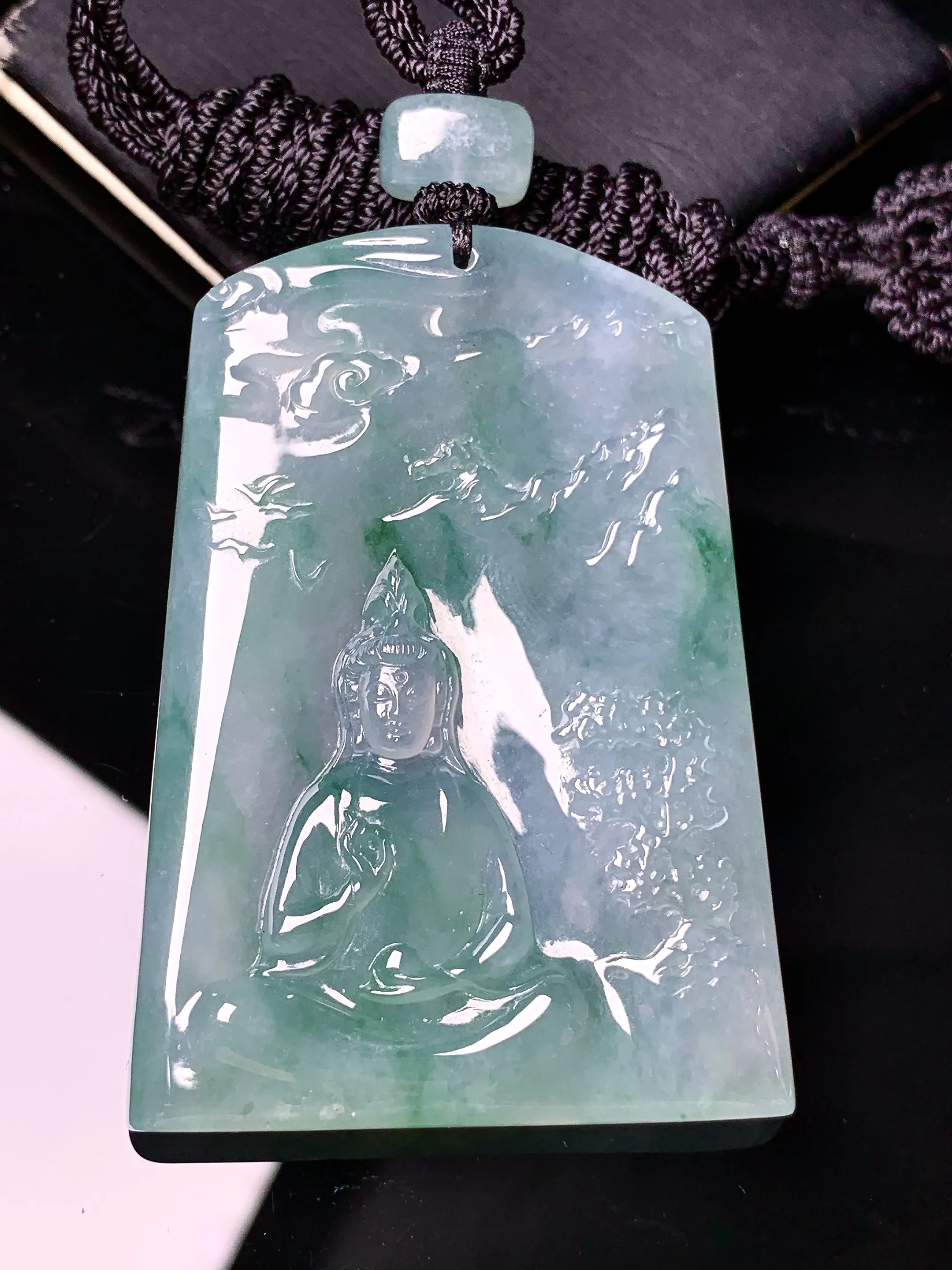 冰种飘花观音菩萨吊坠 玉质细腻清新 水润亮眼 整体尺寸57.2*40.2*6