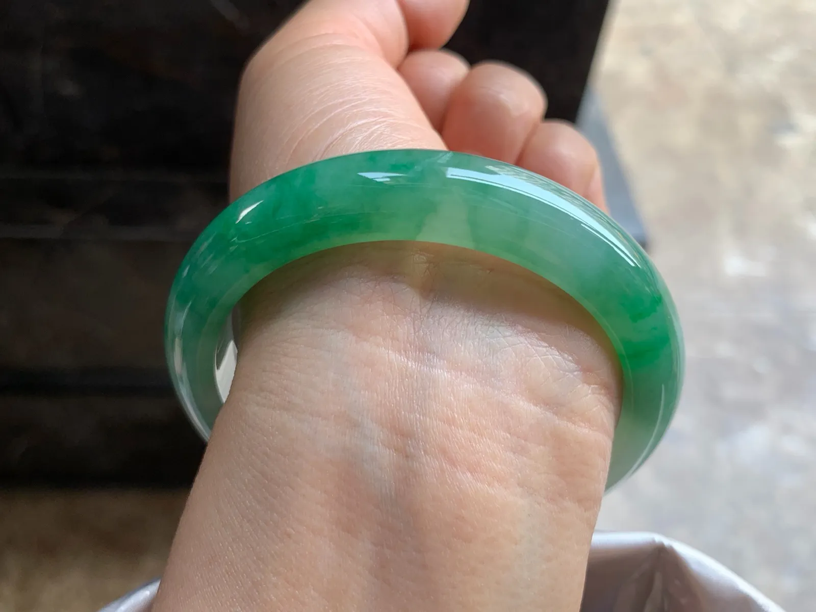 58-12.3-8.2mm
带色手镯 底子细腻 颜色漂亮 性价比推荐