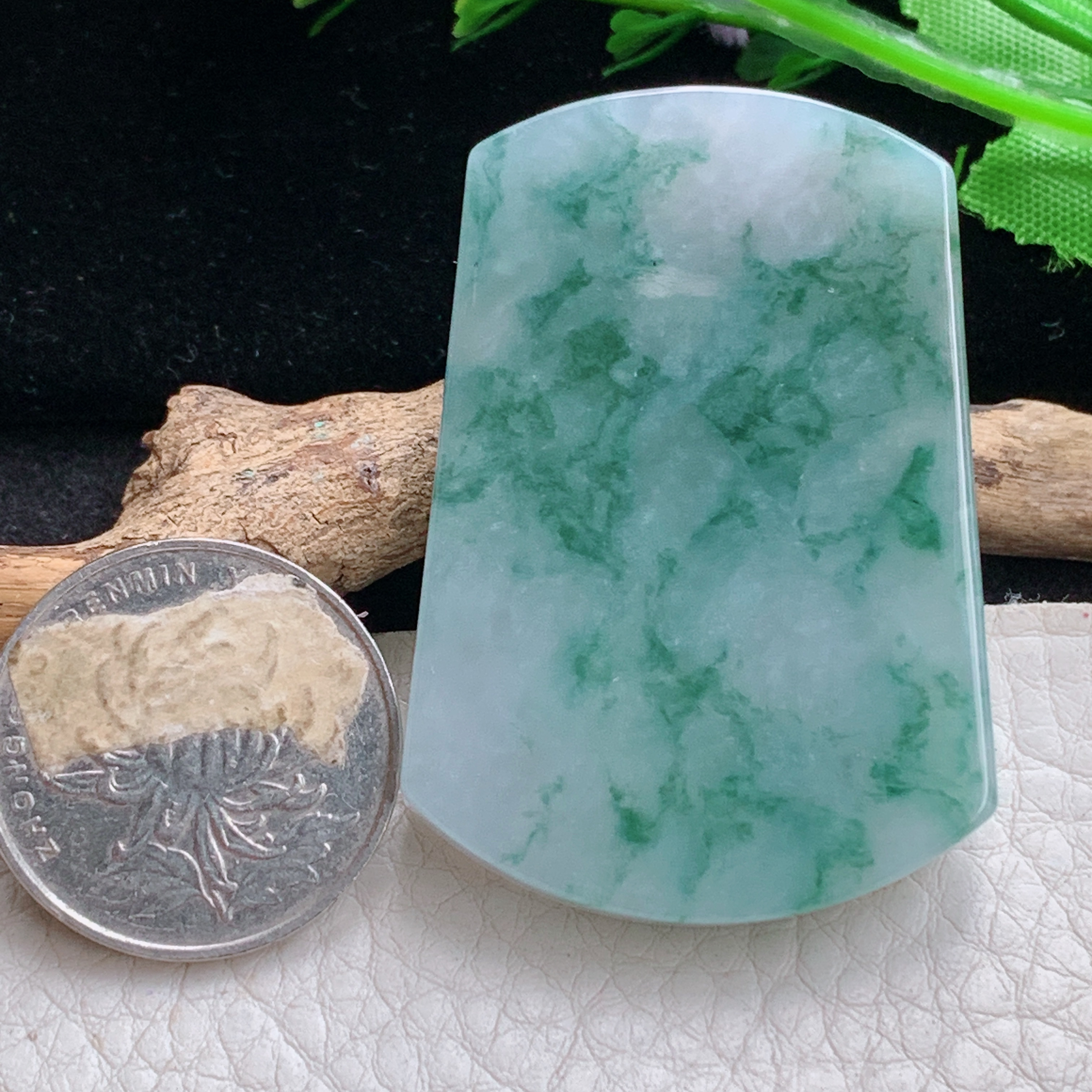 ktj自然光51*35.2*6.5天然缅甸翡翠飘花平安无事牌吊坠