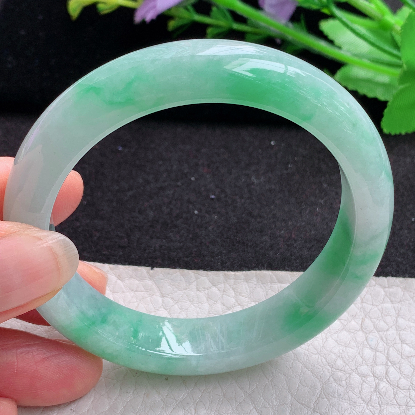 n清新年轻款55*12.5*8.5平安镯 天然缅甸翡翠A货细润飘绿宽边玉手环