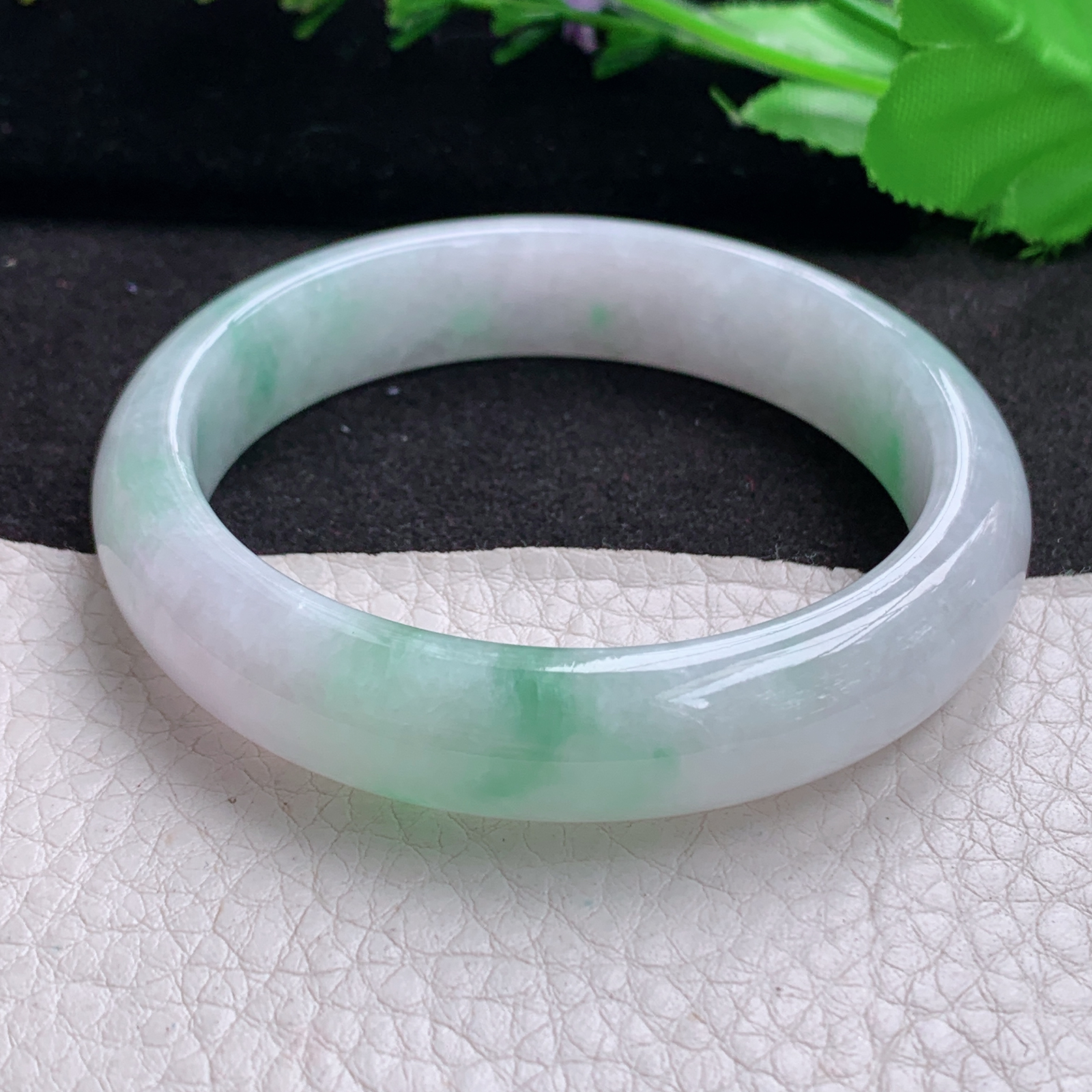 n清新款54.8*12.3*7.7平安镯 天然缅甸翡翠A货细润飘绿宽边玉手镯