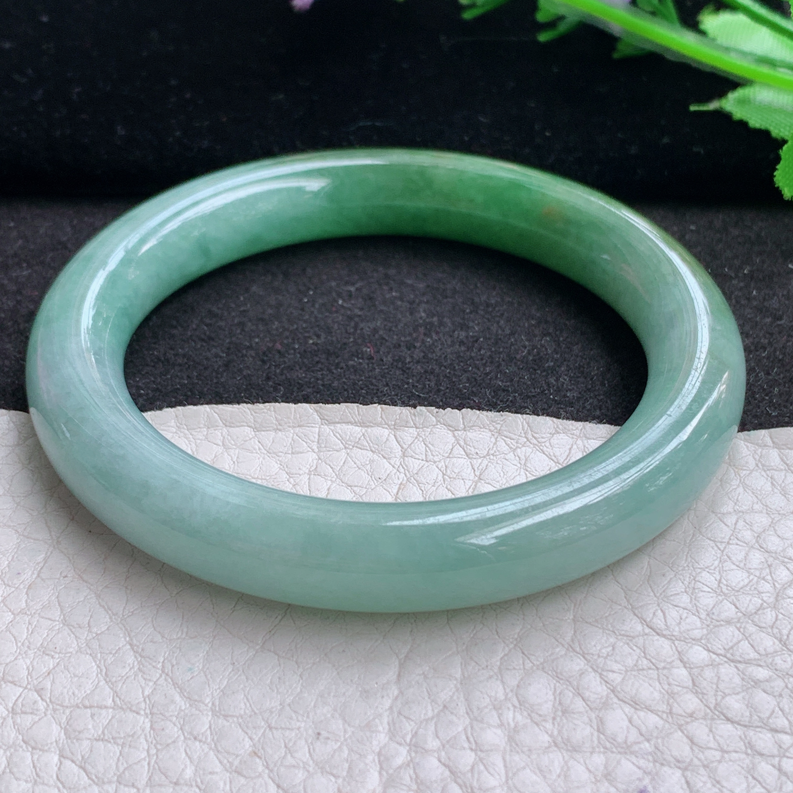 yw招财款54*40*9.6美人镯 天然缅甸翡翠A货细润半山水圆条叮当镯