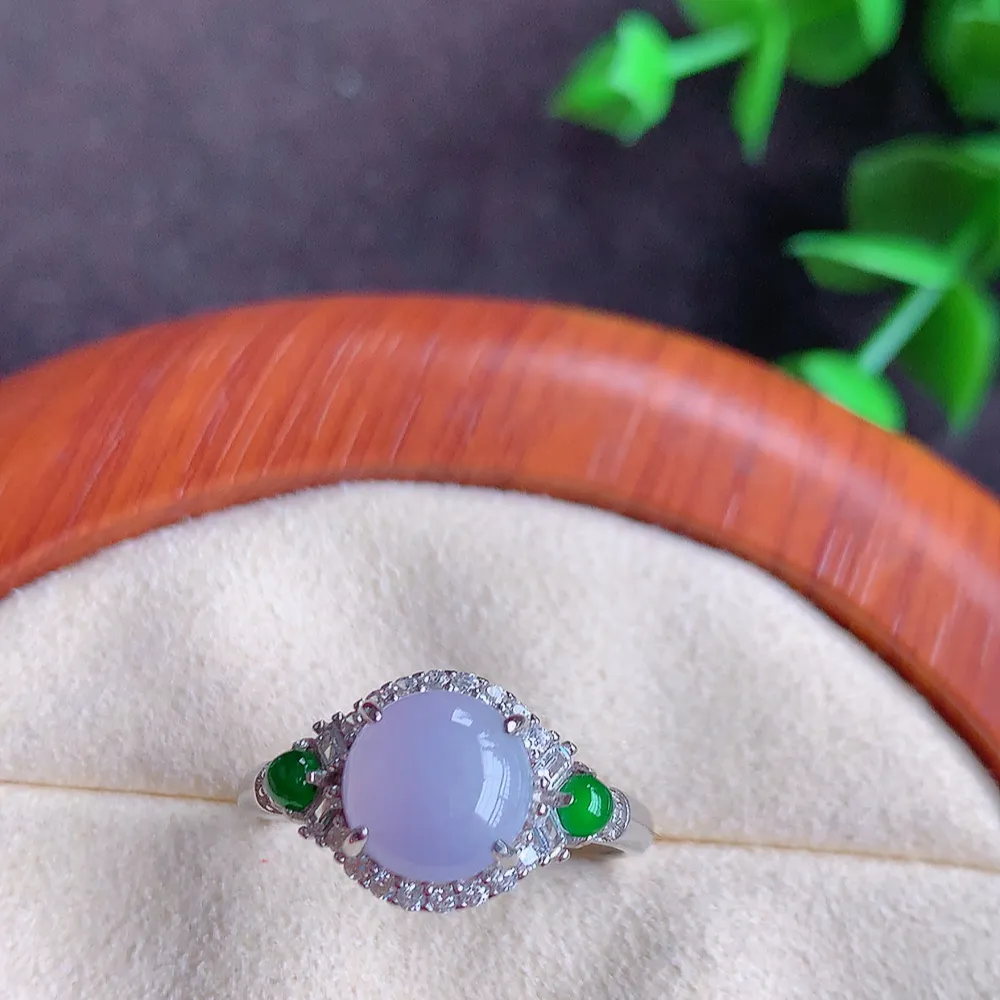 冰润紫罗兰精美环形翡翠戒指  玉质细腻  冰清玉润  飘花灵动  颜色漂亮  W815.2 内径尺寸：17.5mm  裸石尺寸：7.8mm