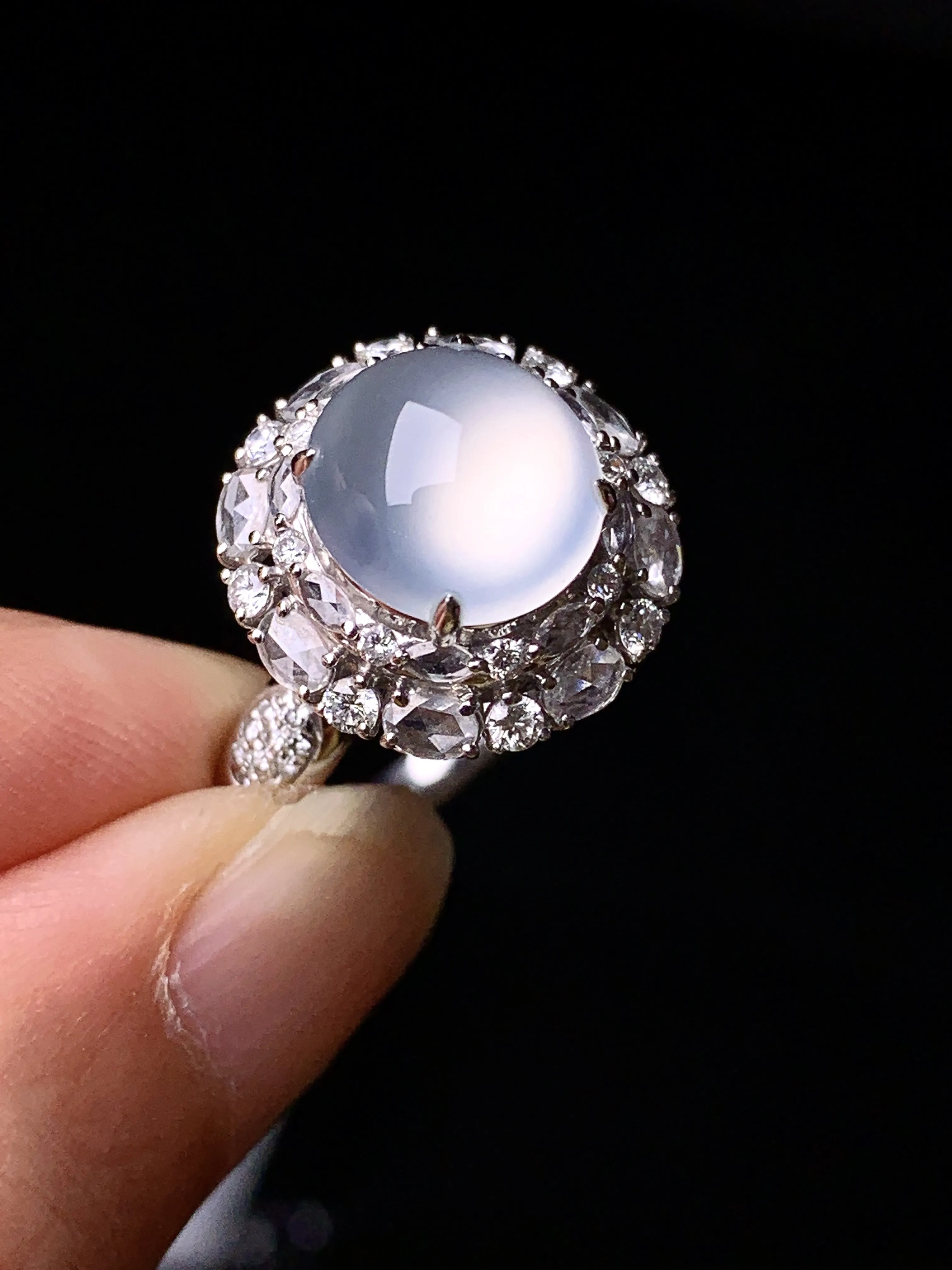 18k金钻镶嵌冰种蛋面戒指 玉质细腻清新 水润亮眼 圈口14.5 整体尺寸15.5*15*12.5