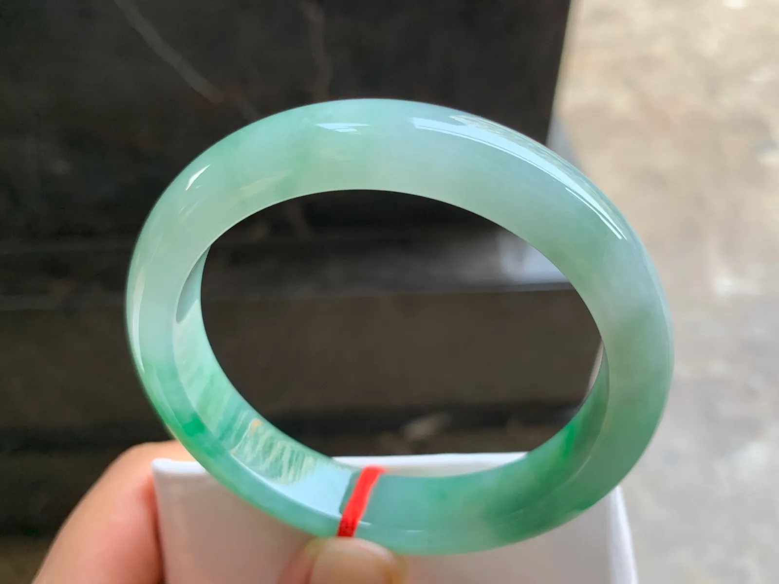 58-12.3-8.2mm
带色手镯 底子细腻 颜色漂亮 性价比推荐