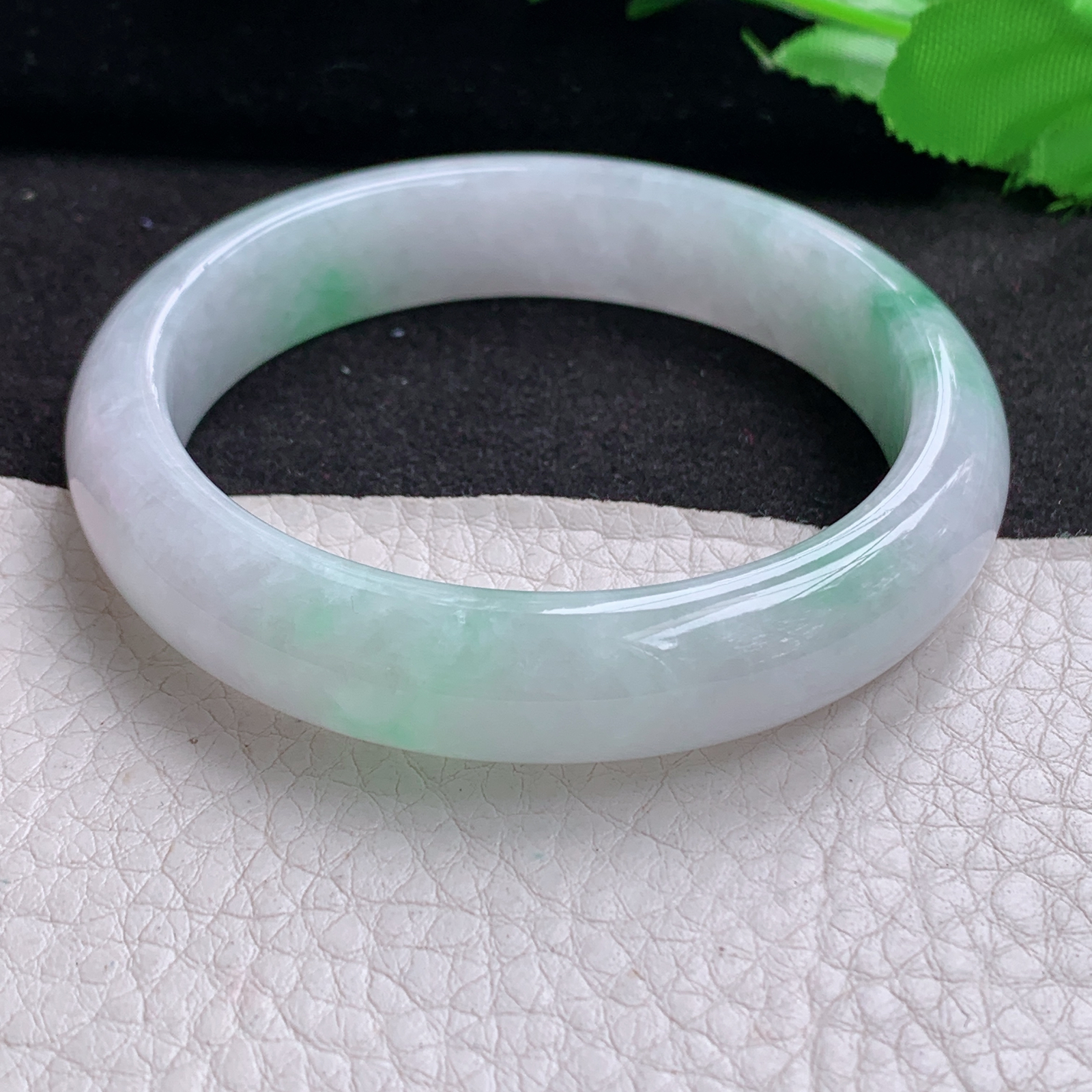 n清新款54.8*12.3*7.7平安镯 天然缅甸翡翠A货细润飘绿宽边玉手镯