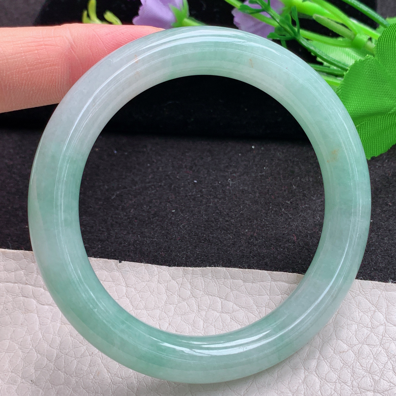 xx清新款57*10.5美人镯 天然缅甸翡翠A货细润飘绿圆条玉手环