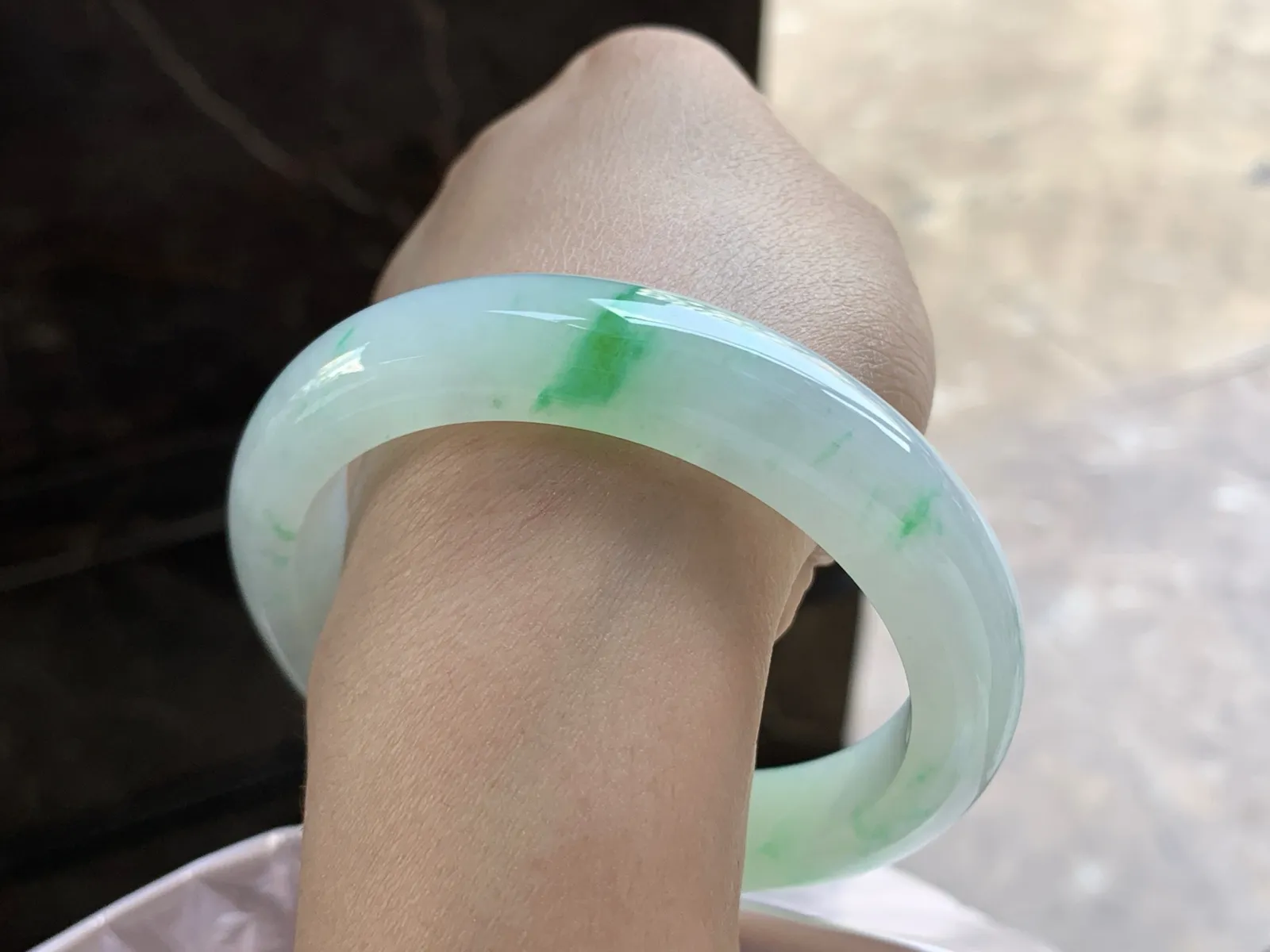 58-12.8-9.1

带色手镯^_^清新细腻 水润