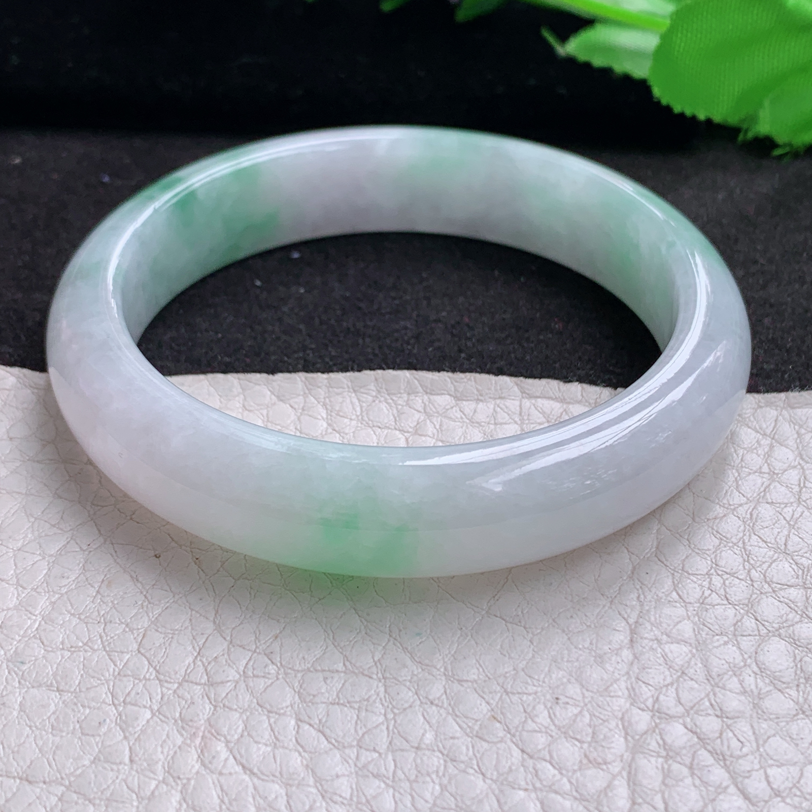 n清新款54.8*12.3*7.7平安镯 天然缅甸翡翠A货细润飘绿宽边玉手镯