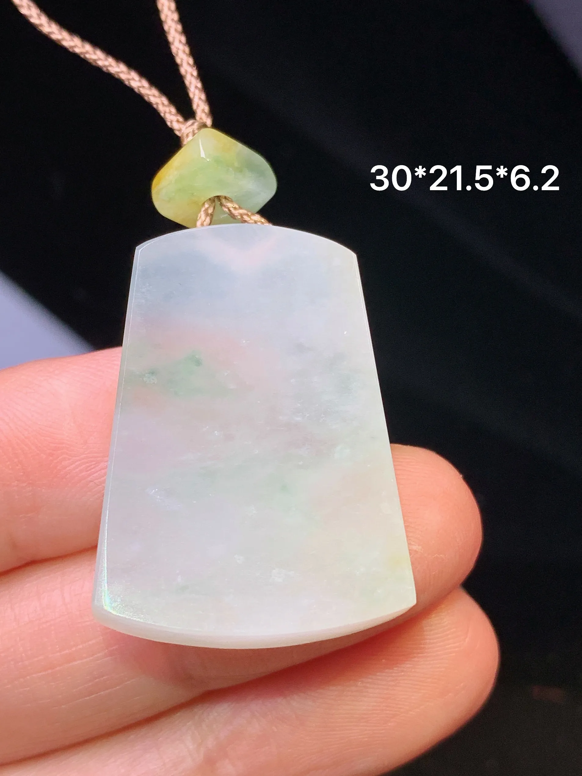 冰种飘花无事牌吊坠 玉质细腻清新 水润亮眼 整体尺寸30*21.5*6.2