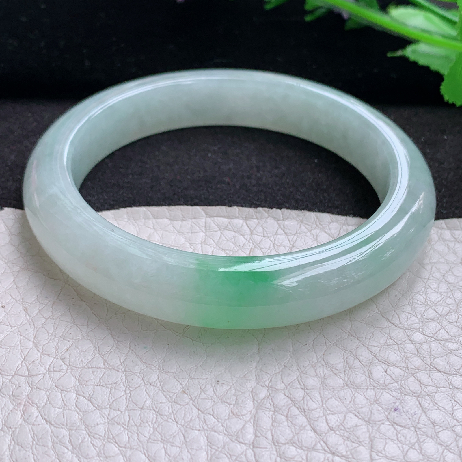 xx飘绿清爽款58.8*11.8*9平安镯 天然缅甸翡翠A货细润白底青宽边玉手环