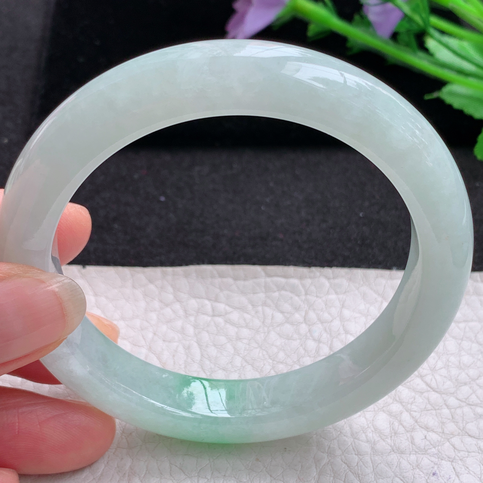 xx飘绿清爽款58.8*11.8*9平安镯 天然缅甸翡翠A货细润白底青宽边玉手环