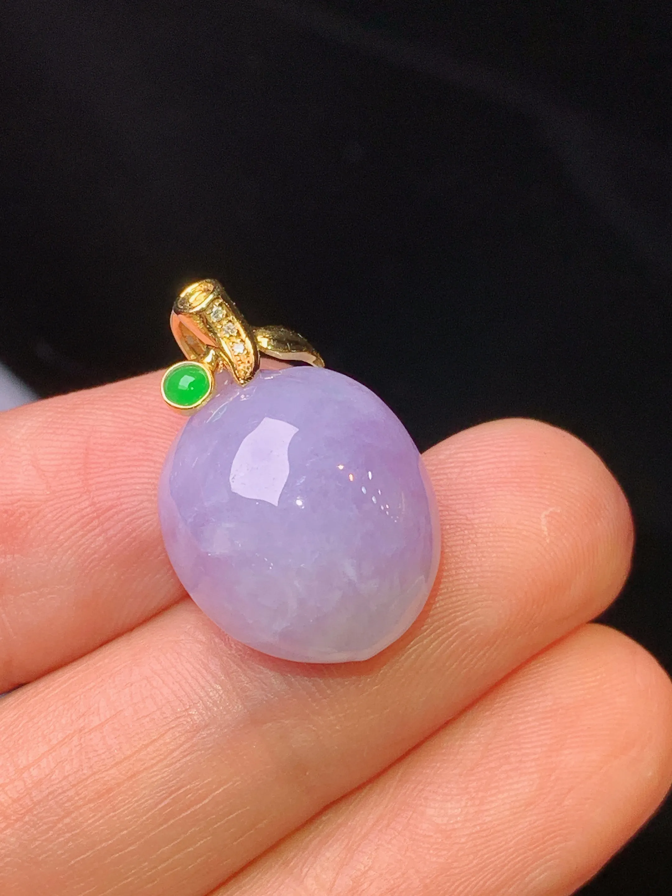 18k金钻镶嵌紫罗兰寿桃吊坠 玉质细腻清新 水润亮眼 整体尺寸21.6*14.2*9.6