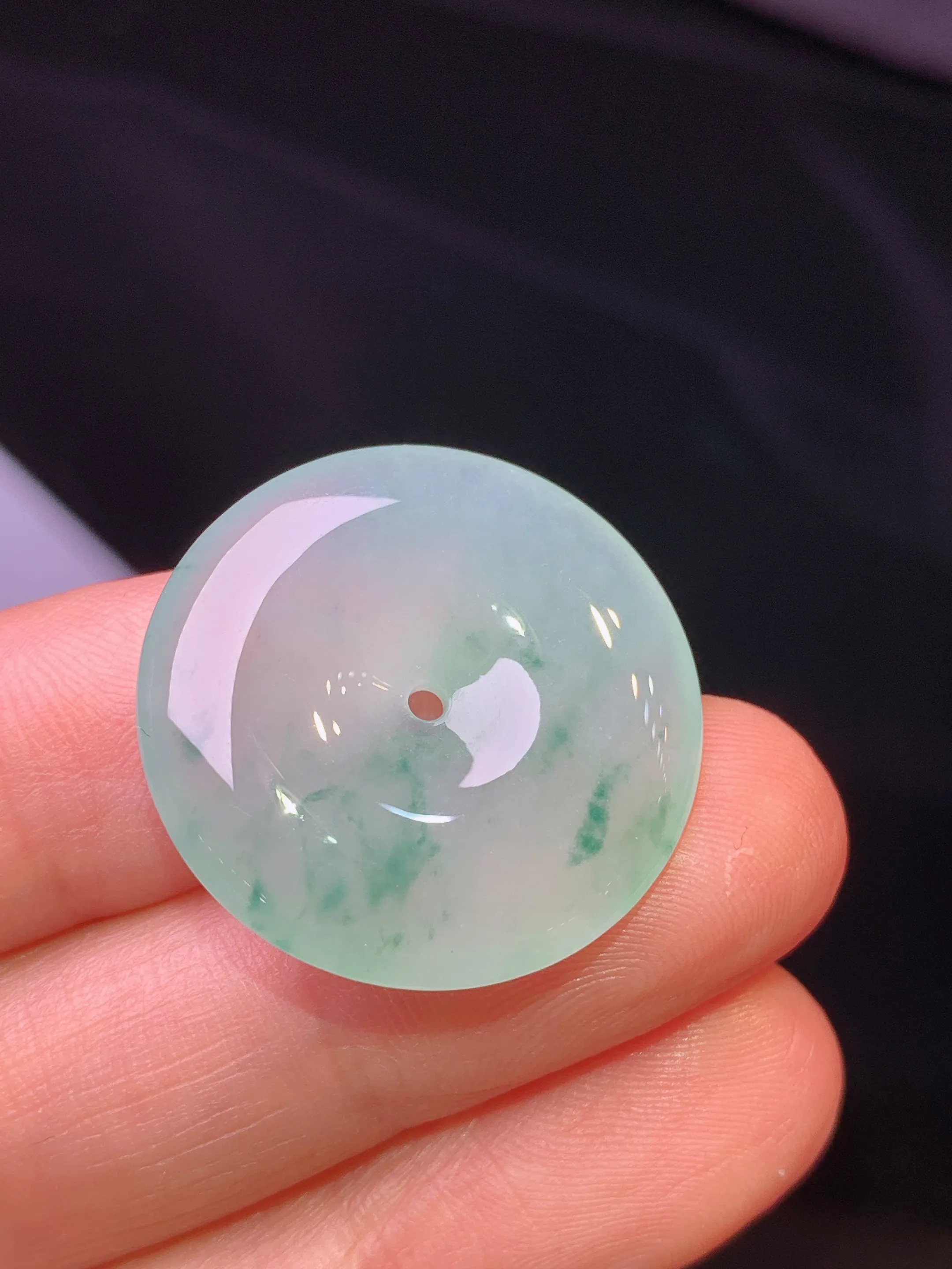 冰种飘绿平安扣吊坠 玉质细腻清新 水润亮眼 整体尺寸24.2*5.5